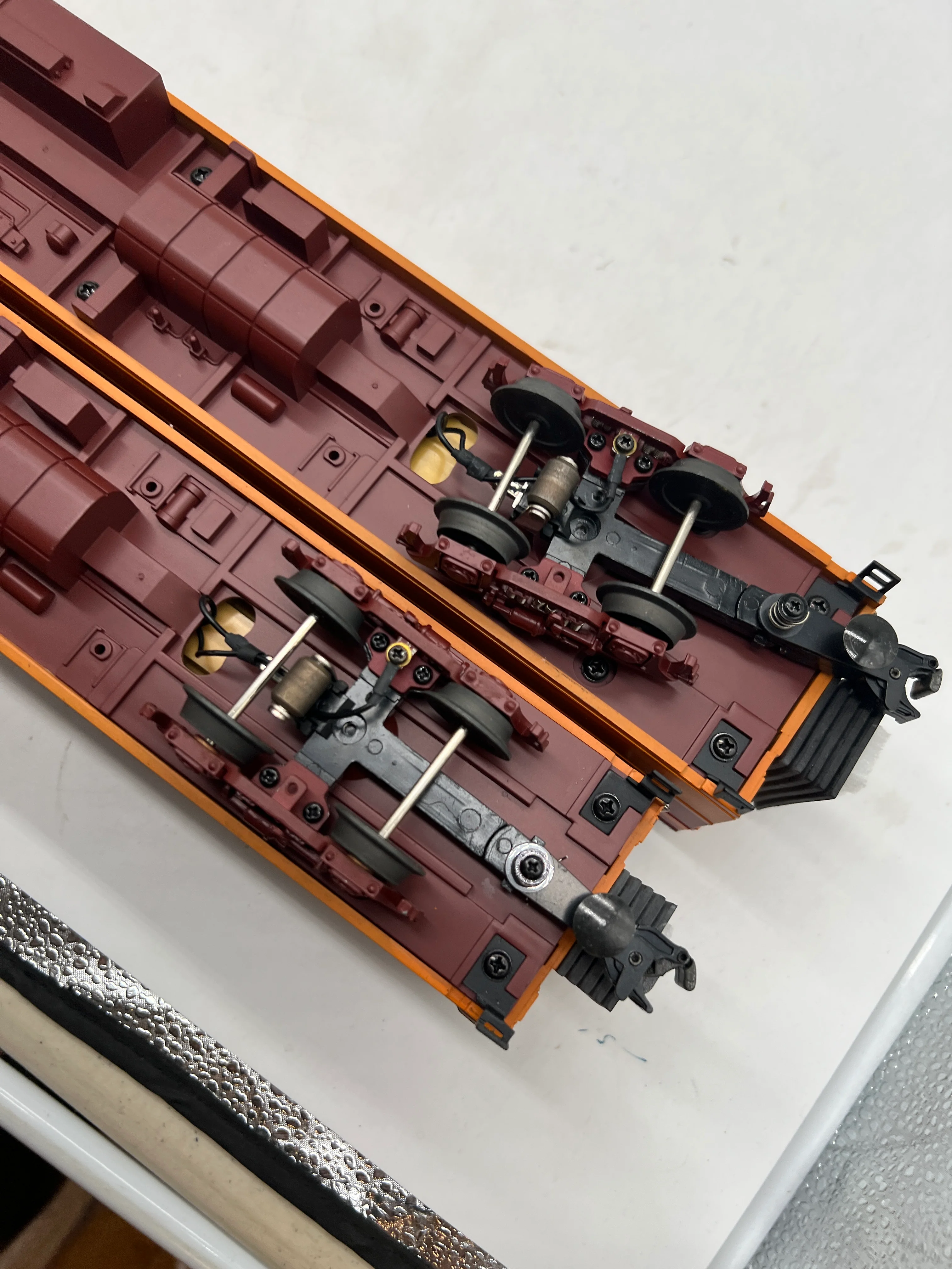 MTH Premier 20-66019 Milwaukee Road 2-Car 70' ABS Slpr/Diner Passenger Set in Smooth - Mil. Road Diner #109, Chandler O Scale Like New Damaged Box - Image 5