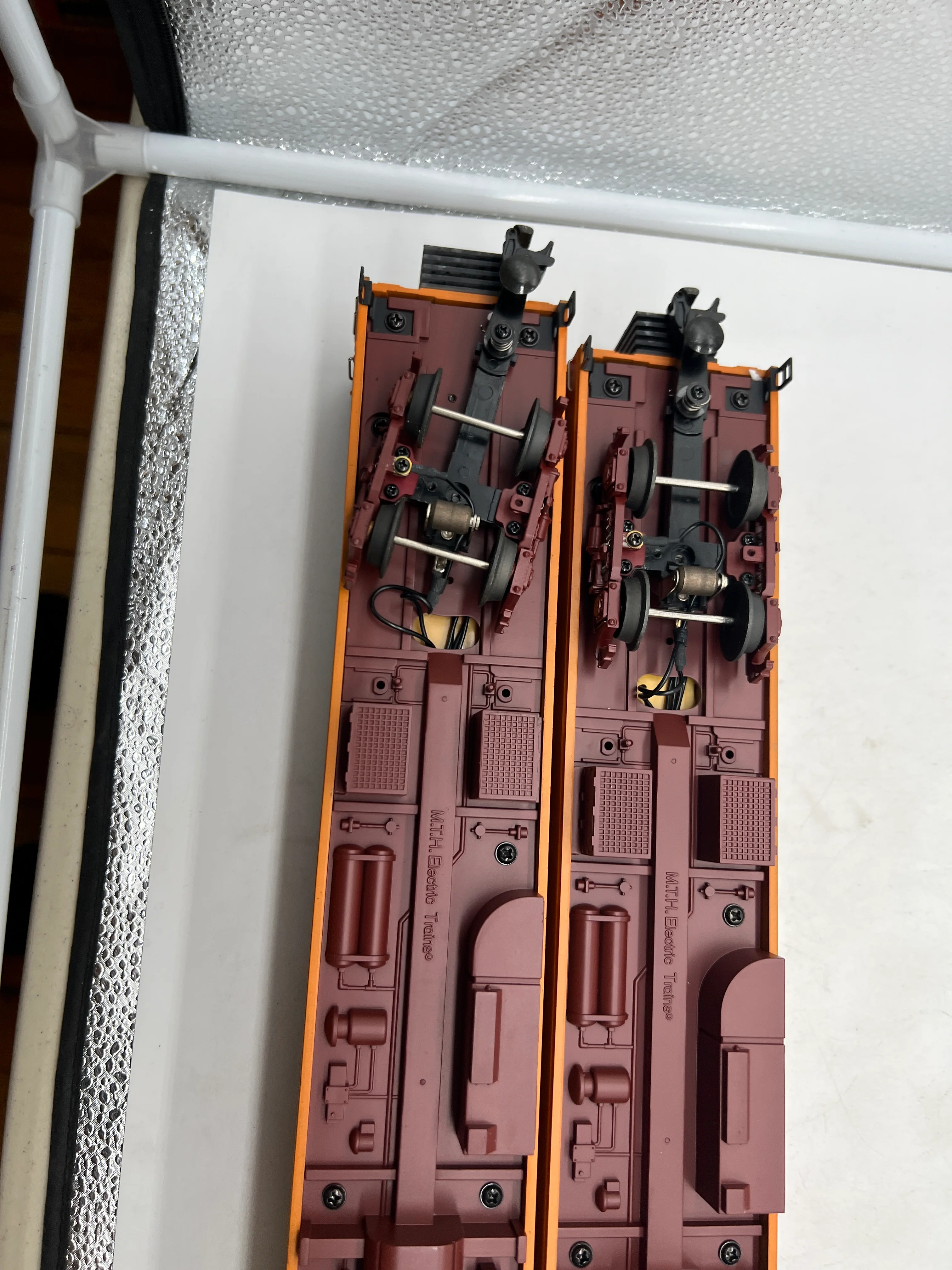 MTH Premier 20-66019 Milwaukee Road 2-Car 70' ABS Slpr/Diner Passenger Set in Smooth - Mil. Road Diner #109, Chandler O Scale Like New Damaged Box - Image 6