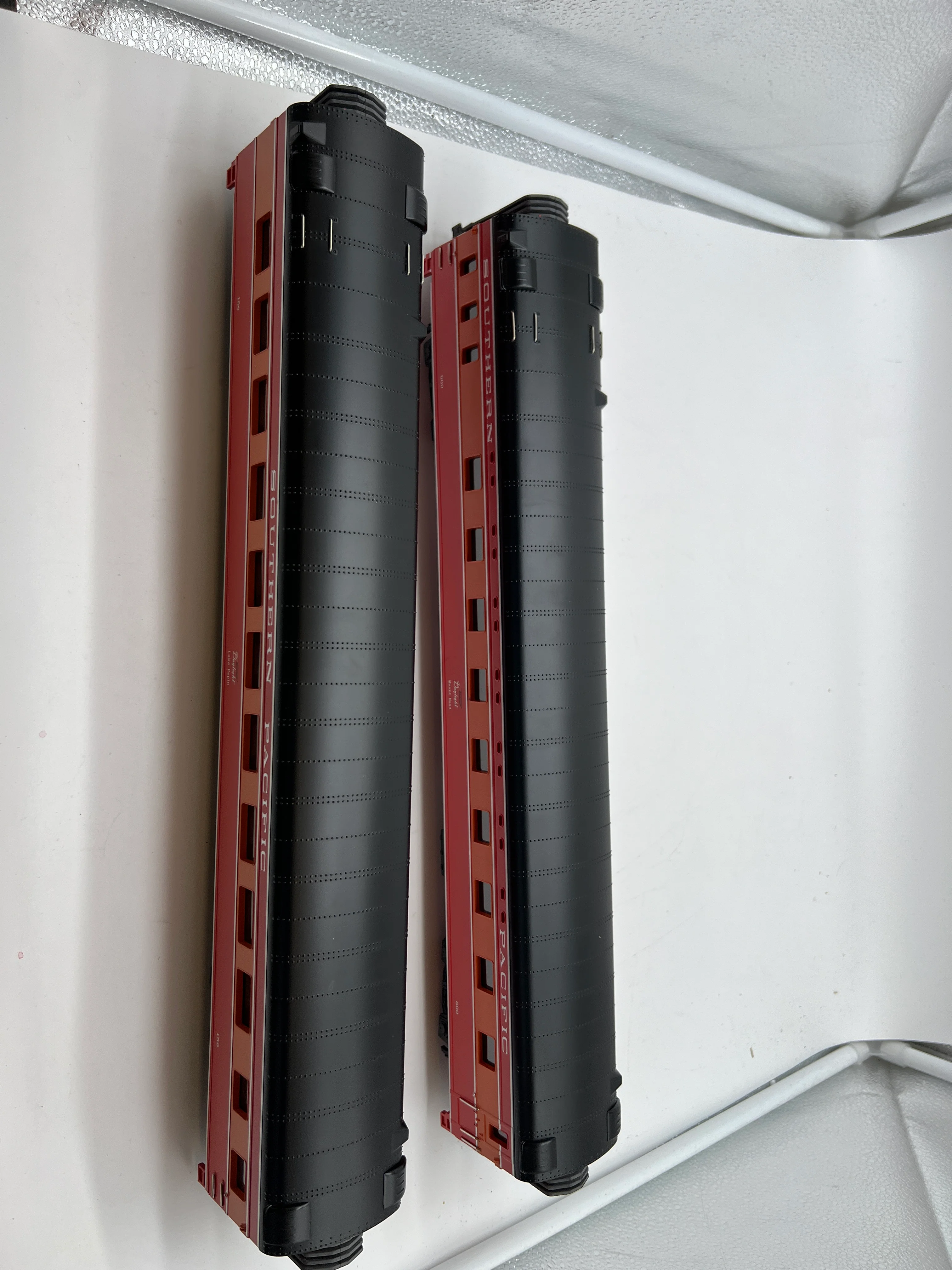 MTH Premier 20-6623 Southern Pacific Daylight  70' Sleeper/Diner 2-Car Set - Slpr-Mount Hood 600, Lake Pepin 156. O SCALE NEW - Image 2