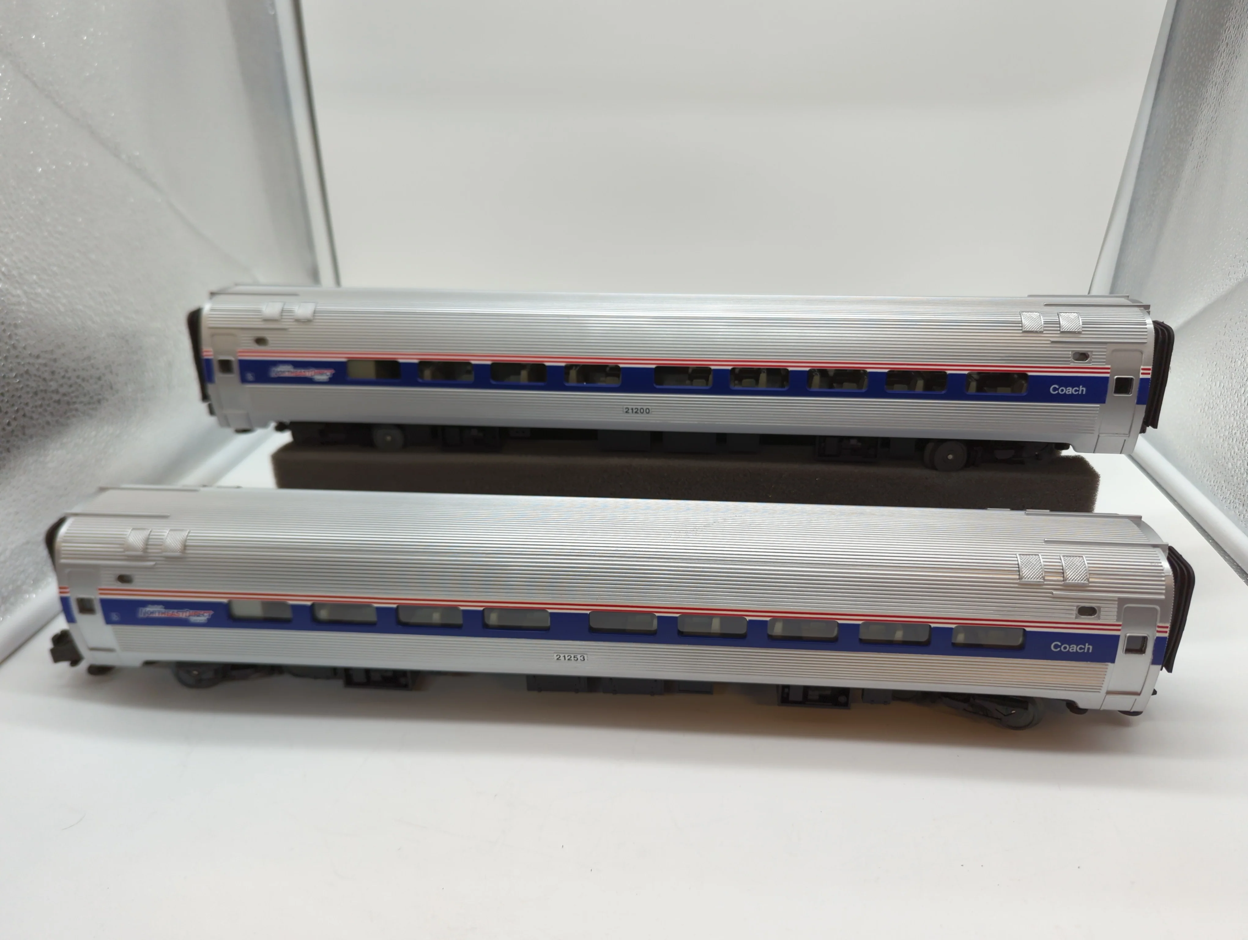MTH Premier 20-6656 Amtrak 2-Car Amfleet Passenger Set #21253 Coach 1, #21200 Coach 2. O SCALE Like New - Image 2