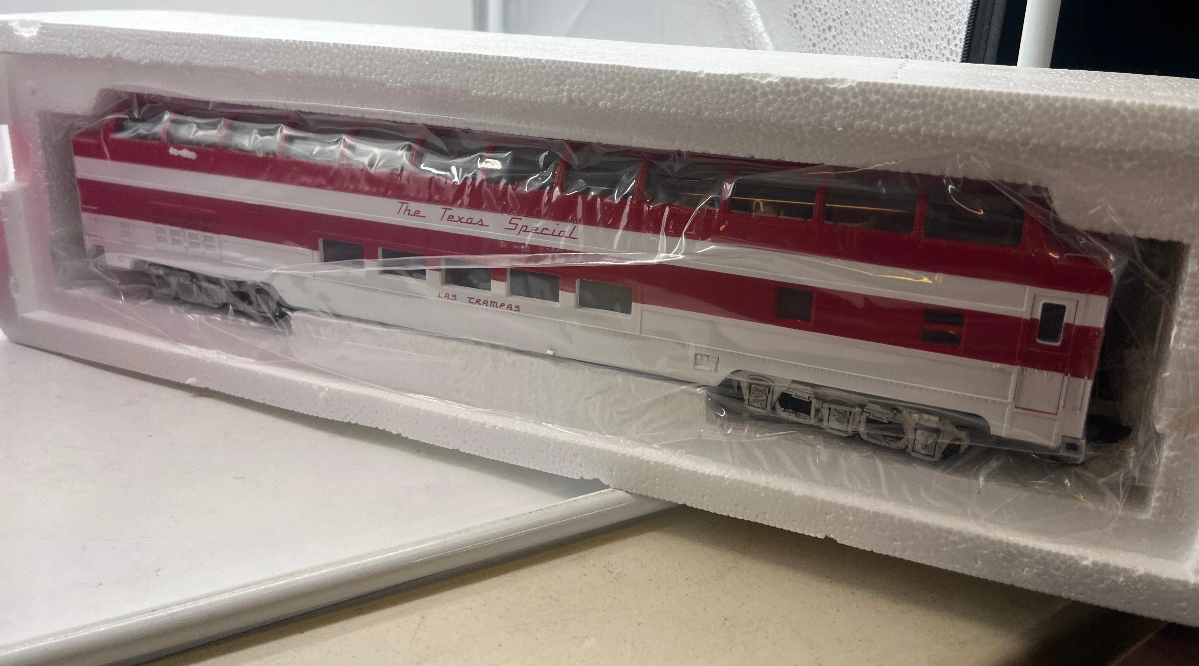 MTH Premier 20-67228 Texas Special 70' Streamlined Full Length Vista Dome Passenger Car Smooth Sided O SCALE NEW - Image 2
