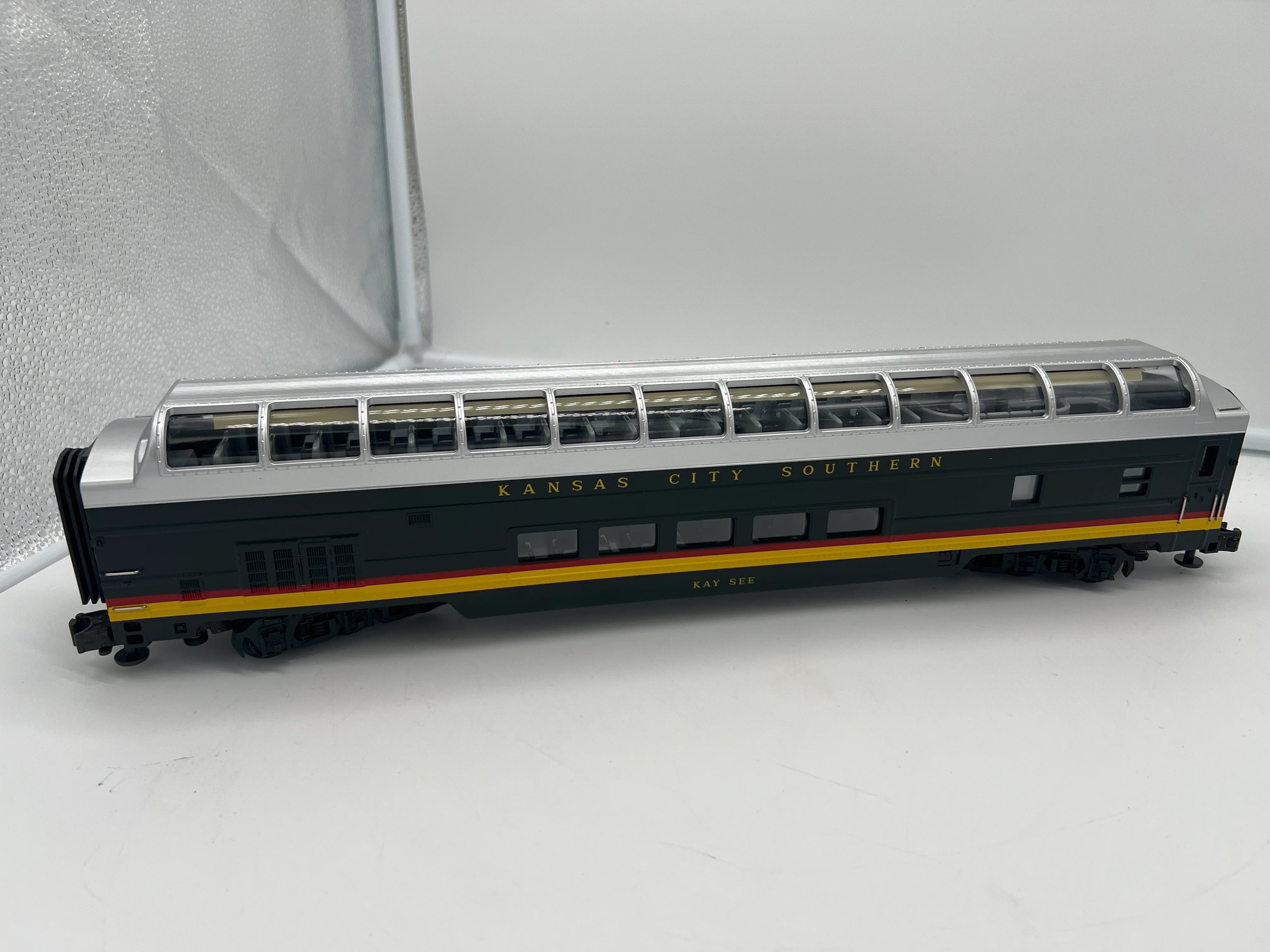 MTH Premier 20-6735 Kansas City Southern 70' ABS Full Length Vista Dome Passenge Car- Smooth As is O SCALE Like New - Image 2