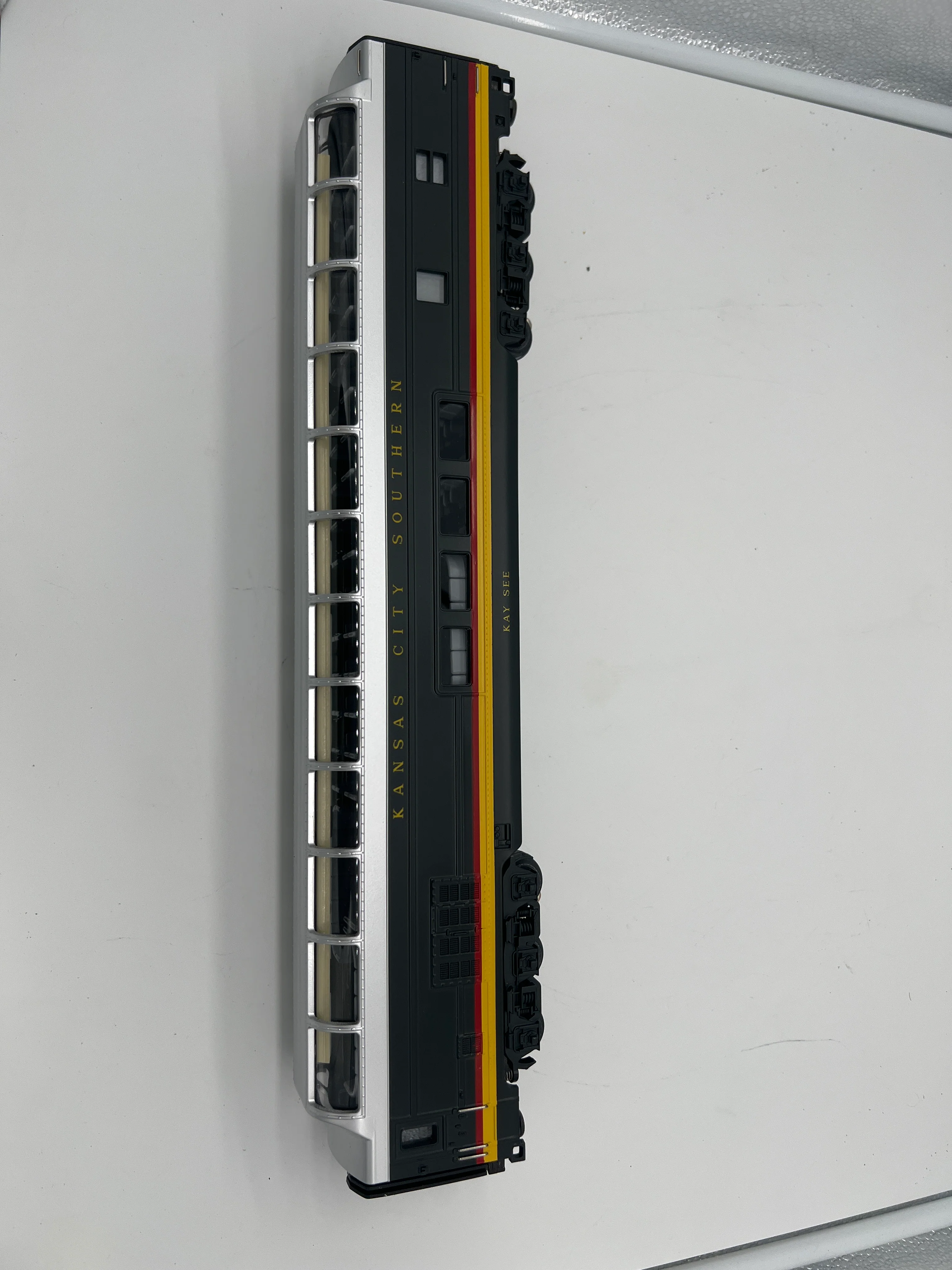 MTH Premier 20-6735 Kansas City Southern 70' ABS Full Length Vista Dome Passenge Car- Smooth As is O SCALE Like New - Image 5
