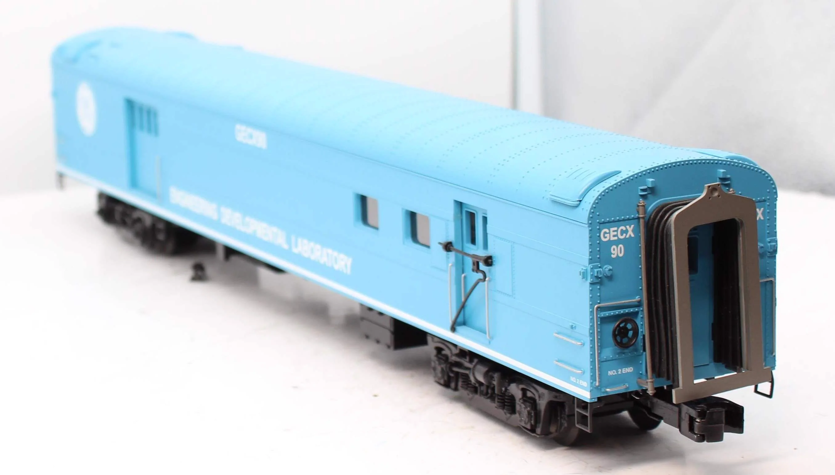 MTH Premier 20-68003 GE Evolution 70' Streamlined RPO Passenger Car Smooth Sided O SCALE Like New - Image 6