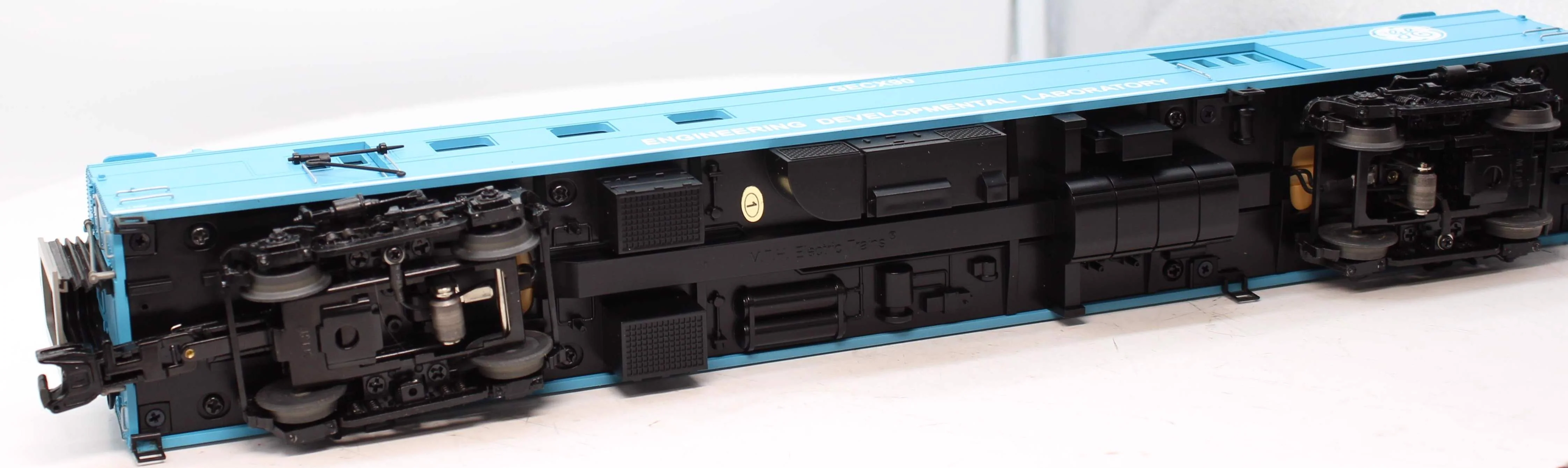 MTH Premier 20-68003 GE Evolution 70' Streamlined RPO Passenger Car Smooth Sided O SCALE Like New - Image 8