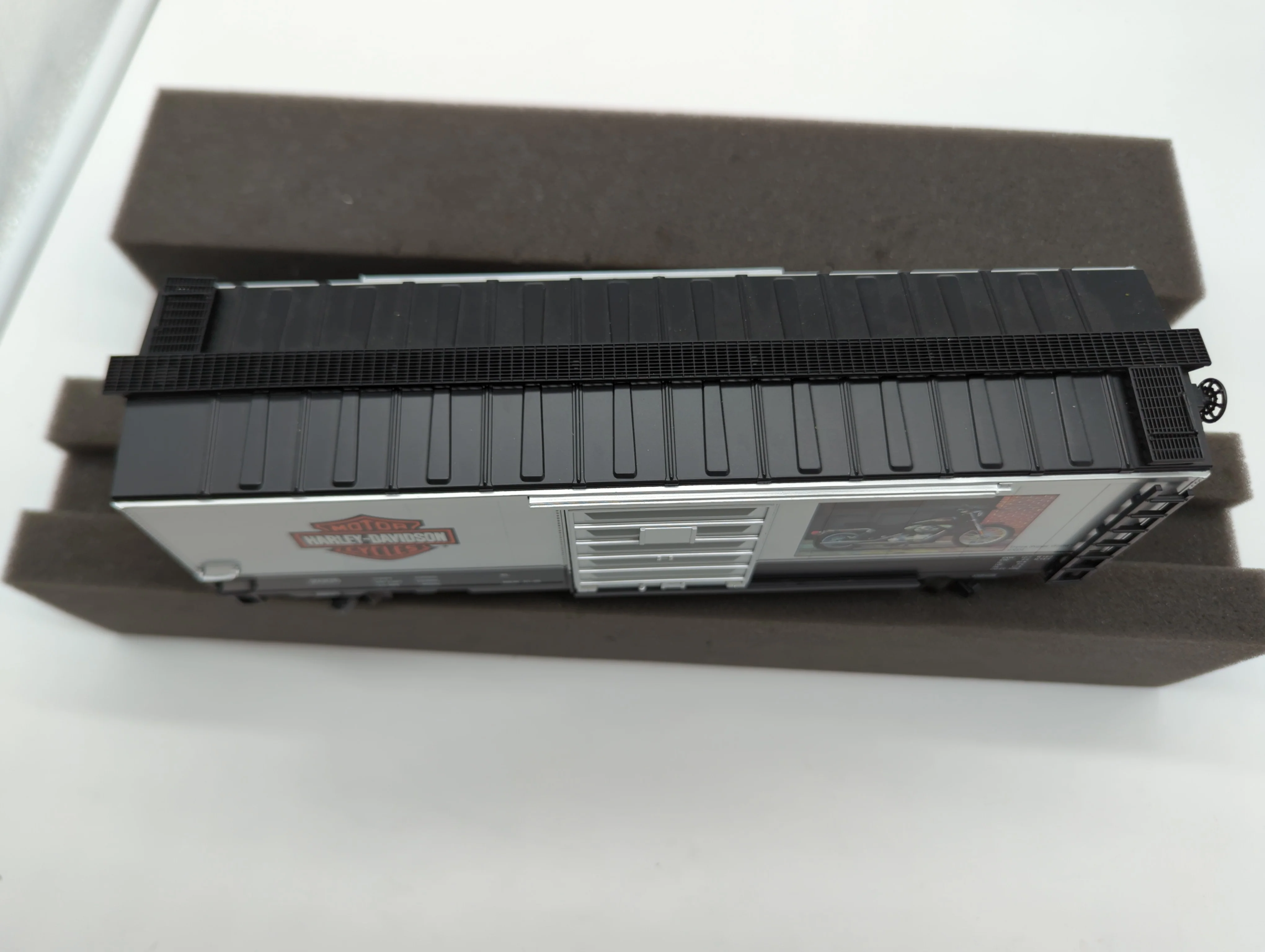 MTH Premier 20-90228B Harley-DavidsonDyna Super Guide 40' Box Car 2005 . O SCALE NEW - Image 2