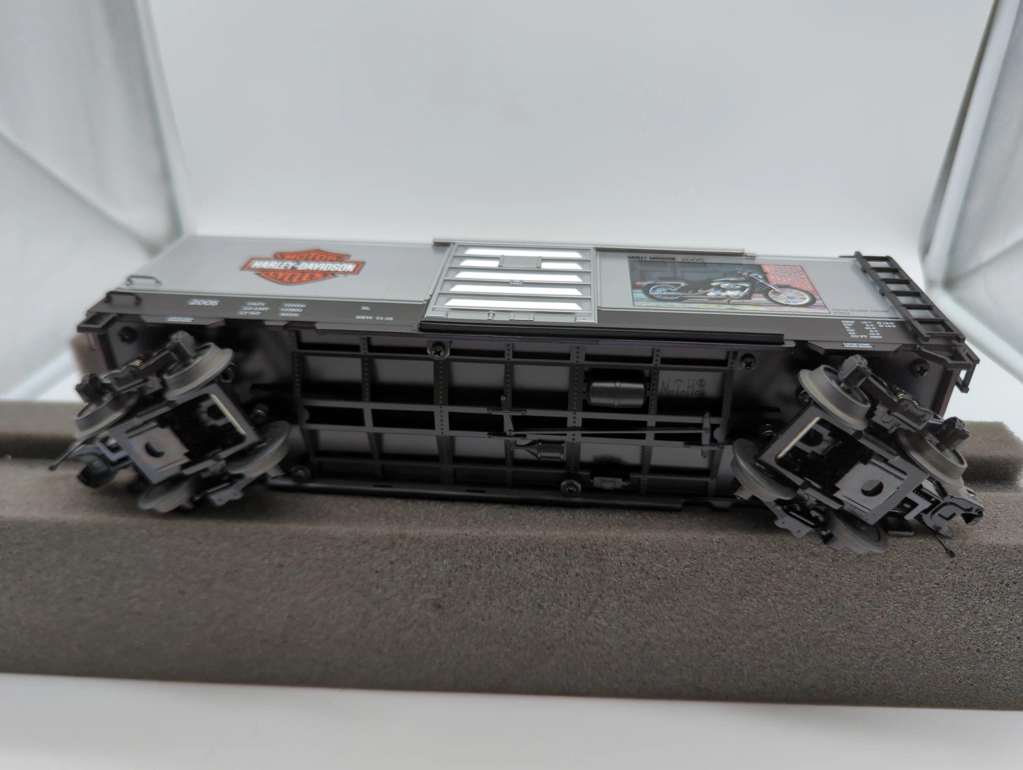 MTH Premier 20-90228B Harley-DavidsonDyna Super Guide 40' Box Car 2005 . O SCALE NEW - Image 4