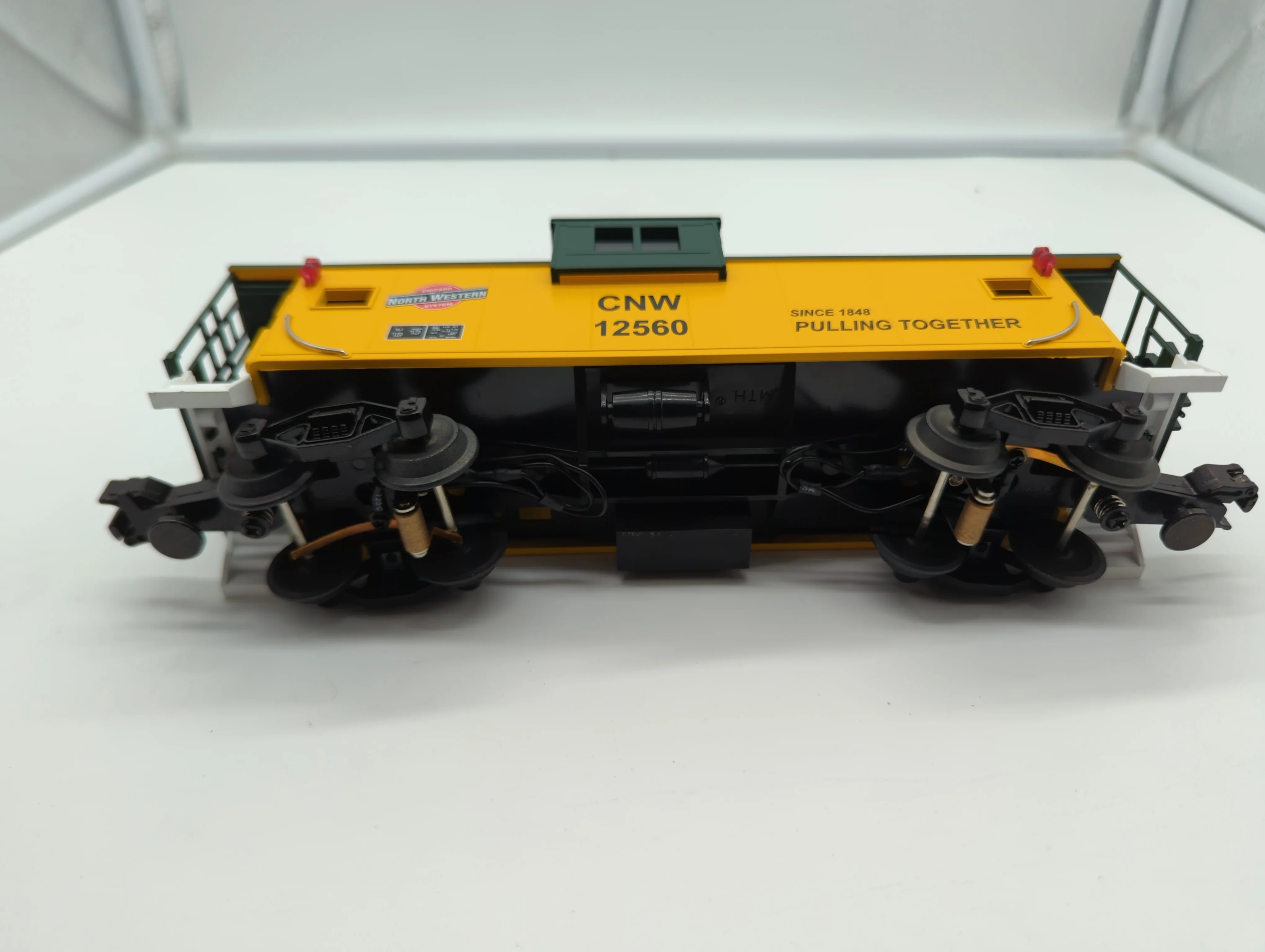 MTH Premier 20-91011 Chicago & North Western Extended Vision Caboose 12560 O SCALE Used Excellent - Image 3