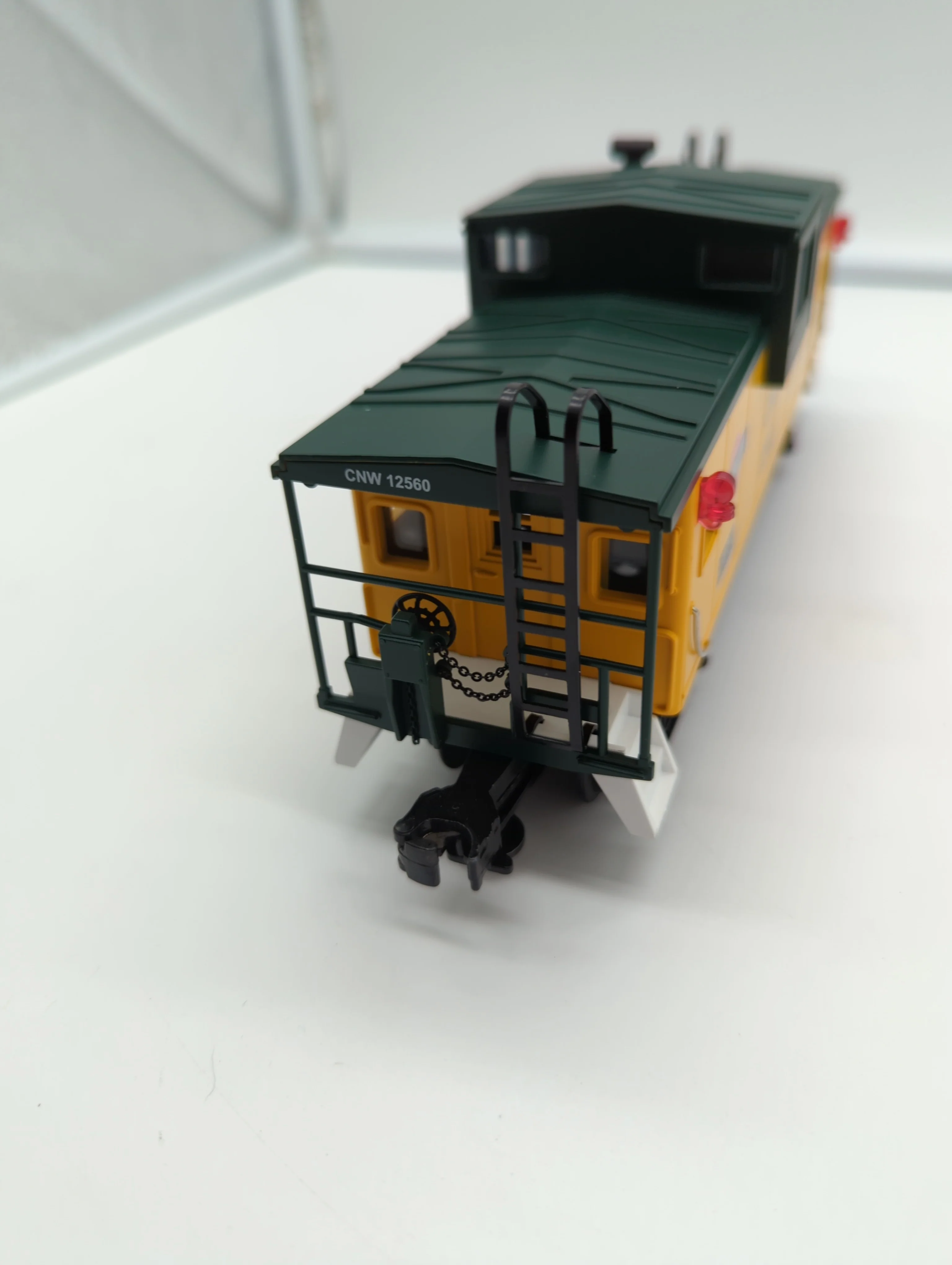 MTH Premier 20-91011 Chicago & North Western Extended Vision Caboose 12560 O SCALE Used Excellent - Image 8