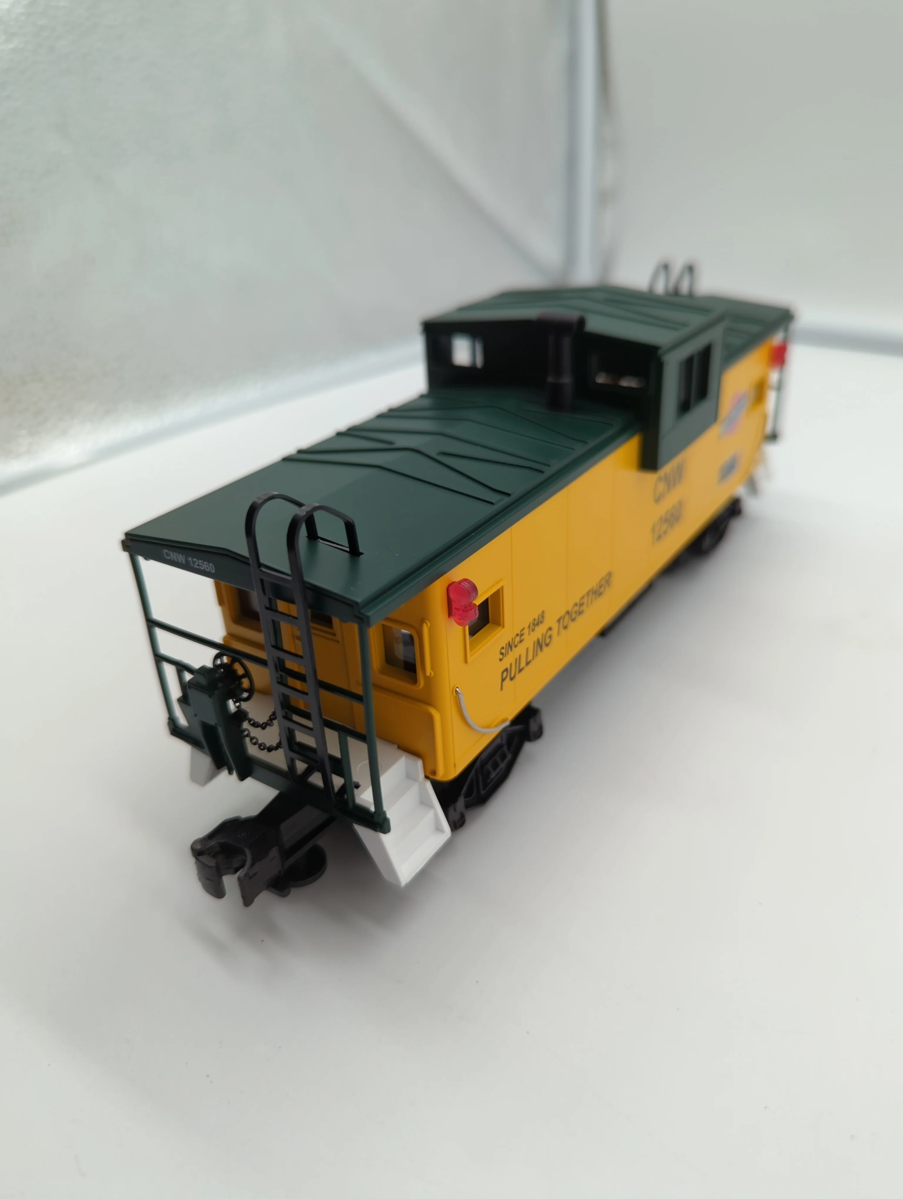 MTH Premier 20-91011 Chicago & North Western Extended Vision Caboose 12560 O SCALE Used Excellent - Image 9