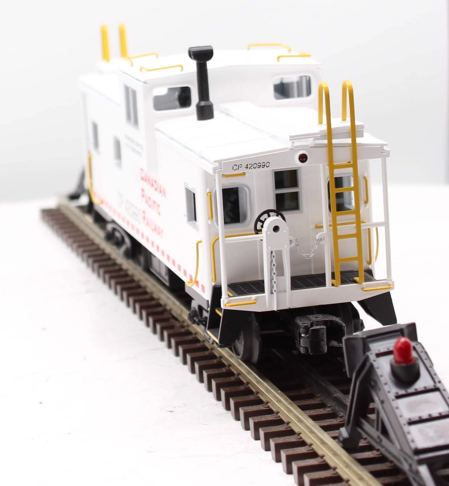 MTH Premier 20-91675 Canadian Pacific CP Railway Extended Vision Caboose O Scale Like New Ripped box - Image 9
