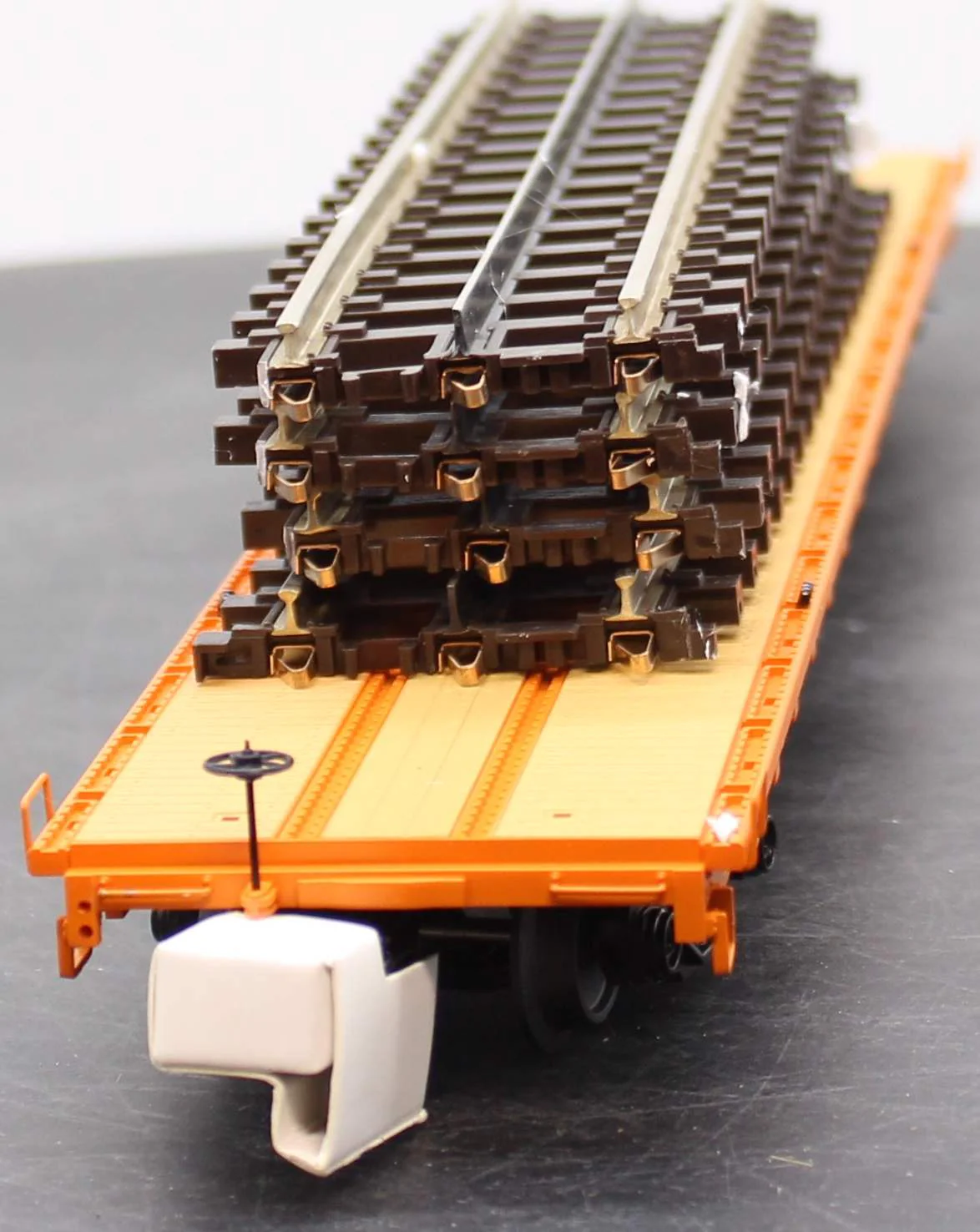 MTH Premier 20-95147 Norfolk Southern 60' Flat Car w(4) ScaleTrax 10" Straights O SCALE Like New Damaged Box - Image 3