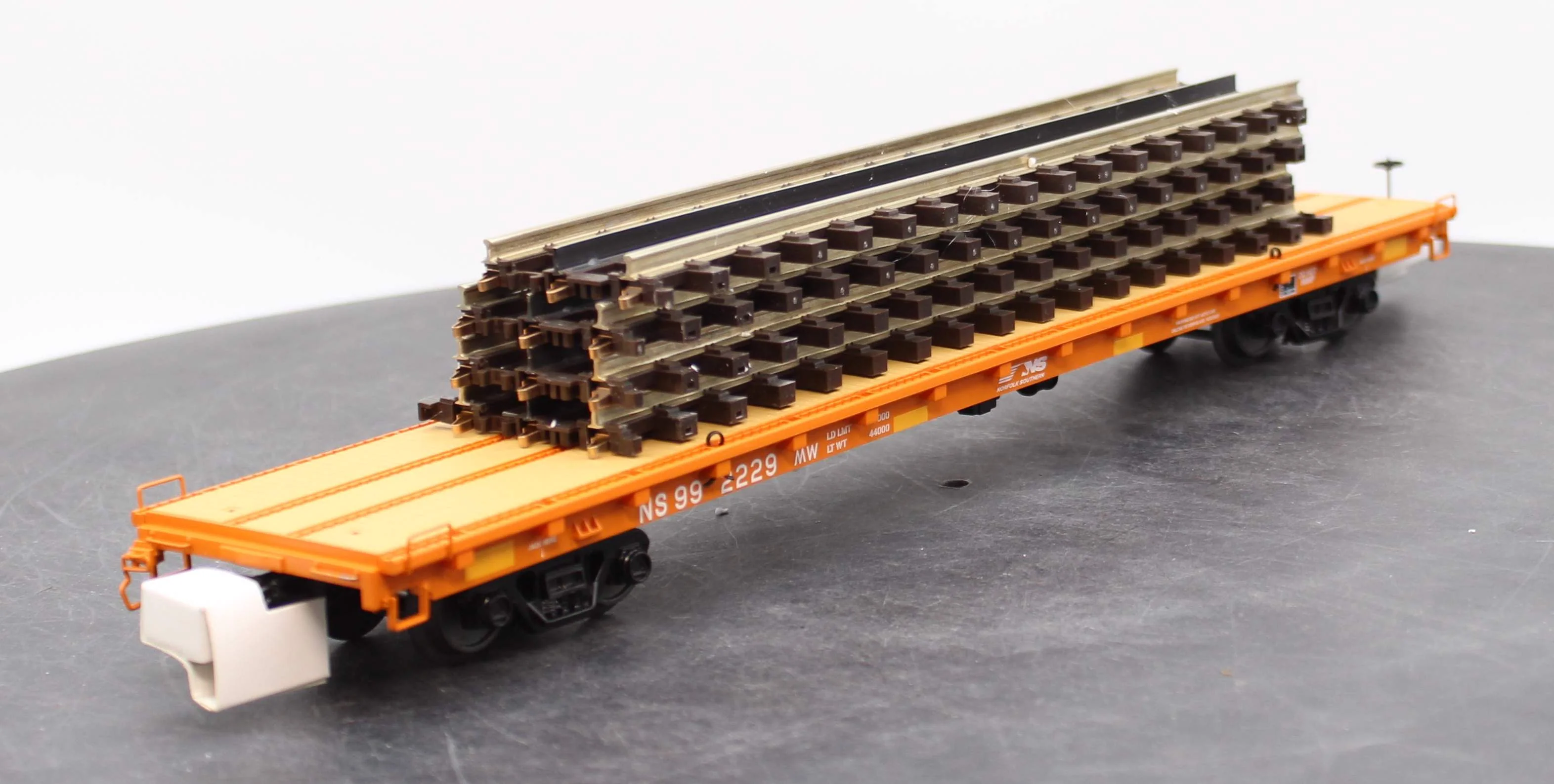 MTH Premier 20-95147 Norfolk Southern 60' Flat Car w(4) ScaleTrax 10" Straights O SCALE Like New Damaged Box - Image 7