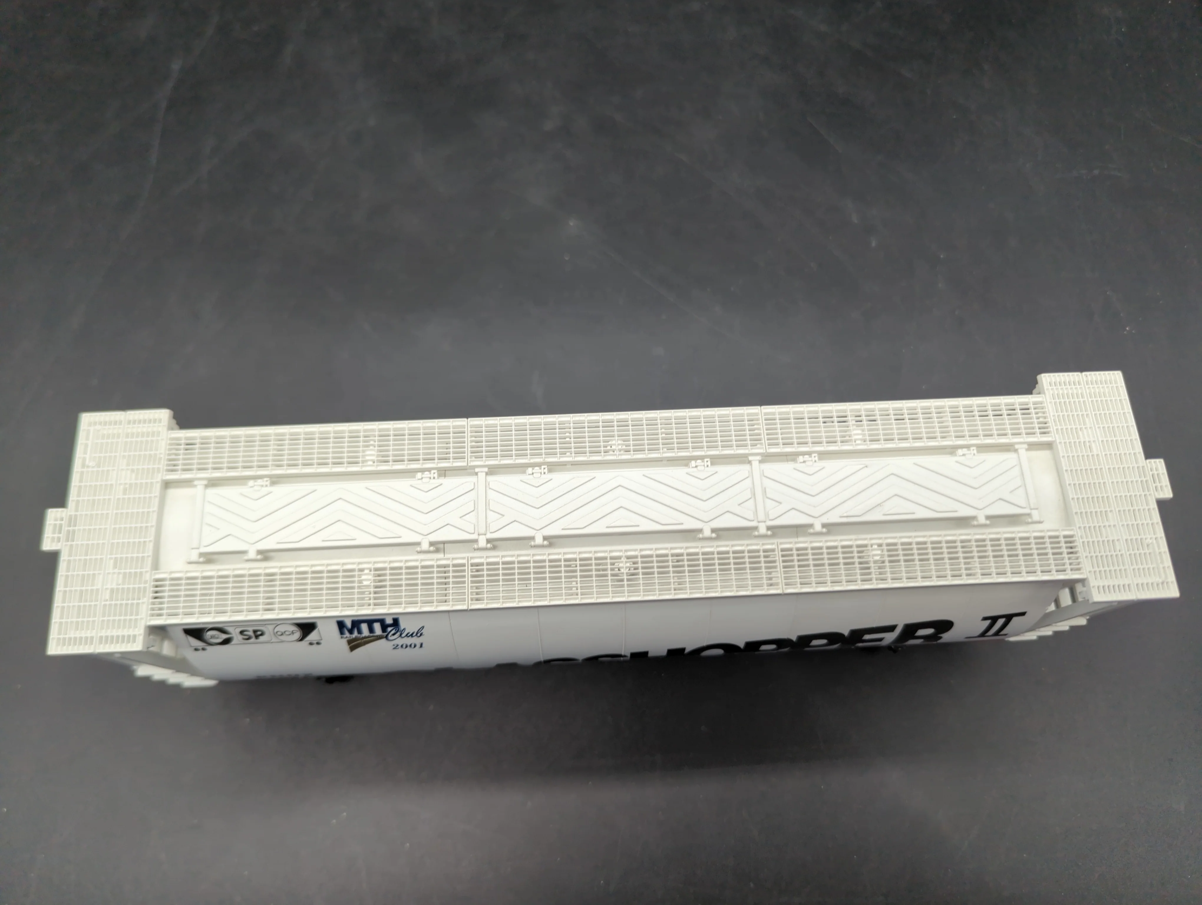 MTH Premier 20-97442 Glasshopper 3-Bay Cylindrical Hopper Car 166 - Glasshopper II #MTHRRC. O SCALE Like New - Image 3