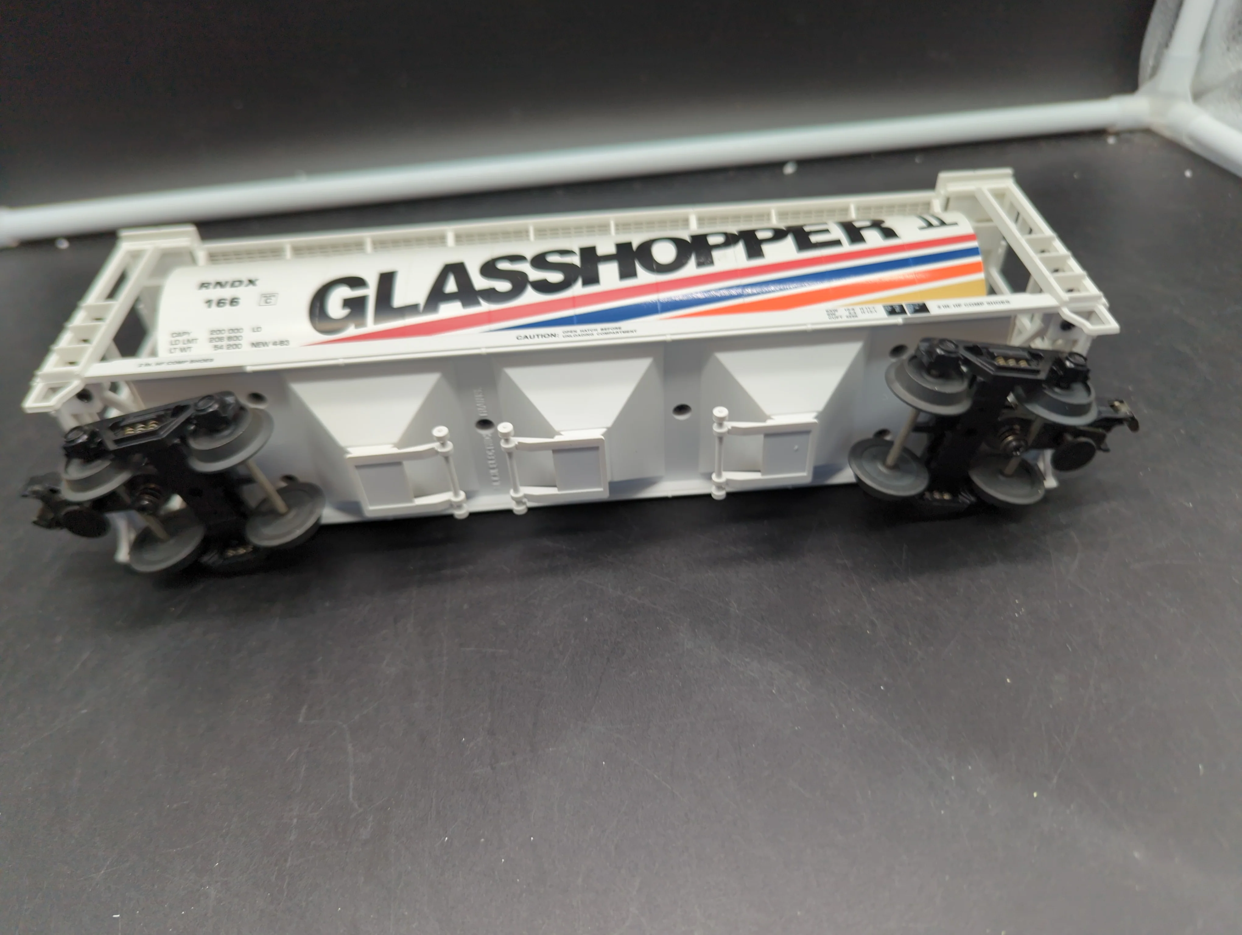MTH Premier 20-97442 Glasshopper 3-Bay Cylindrical Hopper Car 166 - Glasshopper II #MTHRRC. O SCALE Like New - Image 5