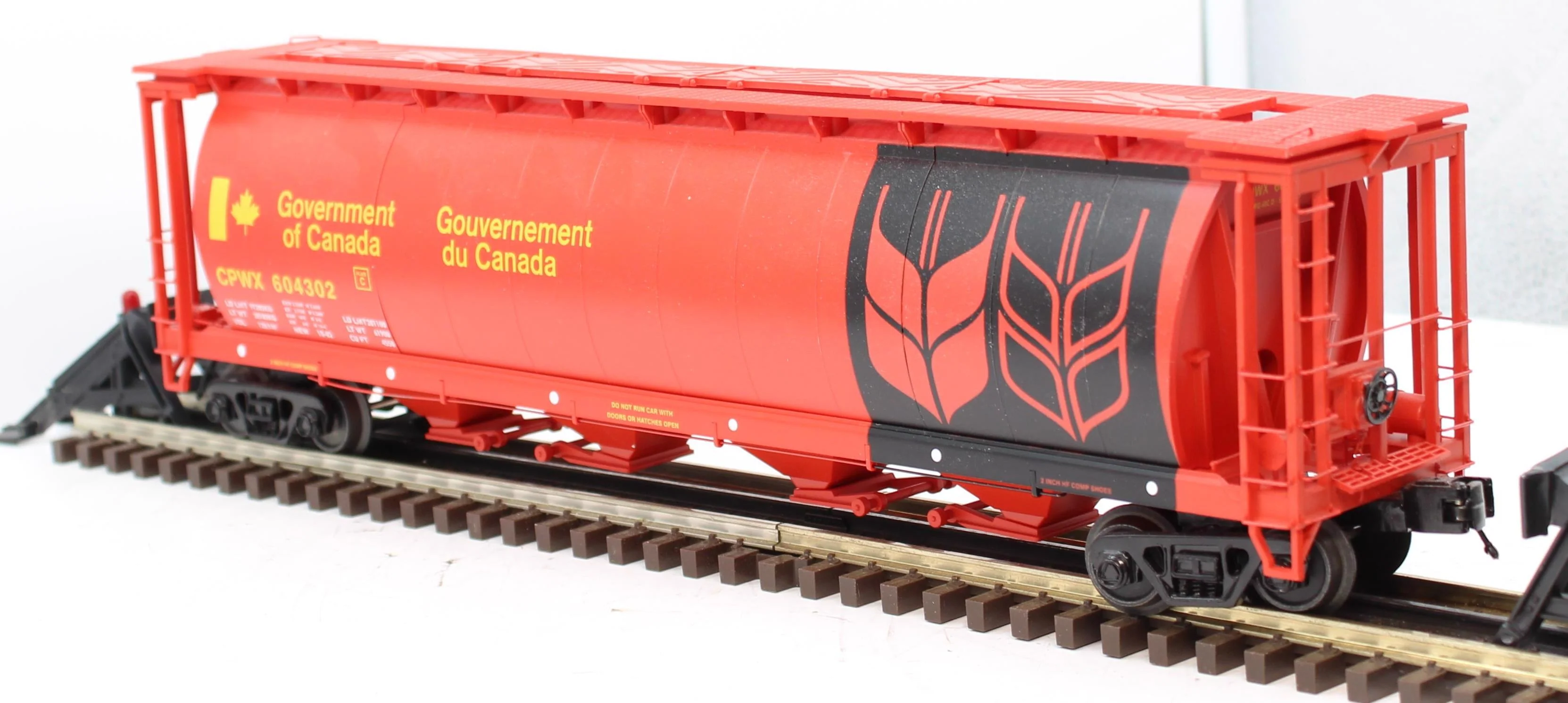 MTH Premier 20-97922 Canadian Wheat 100 Ton Hopper Car 604302 O SCALE Like New - Image 8