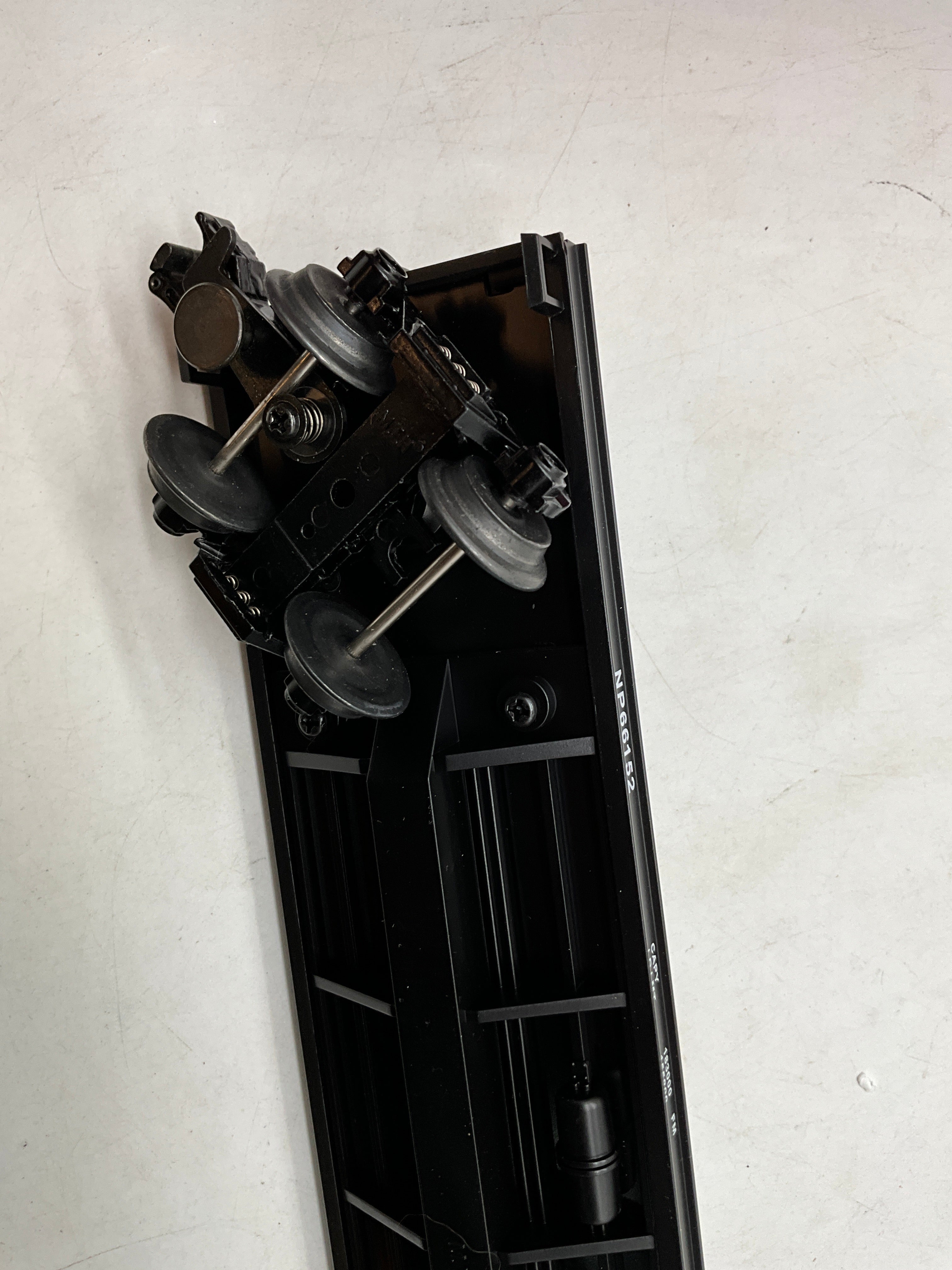MTH Premier 20-98105 Northern Pacific Flat Car O Scale Like New Damaged Box - Image 5