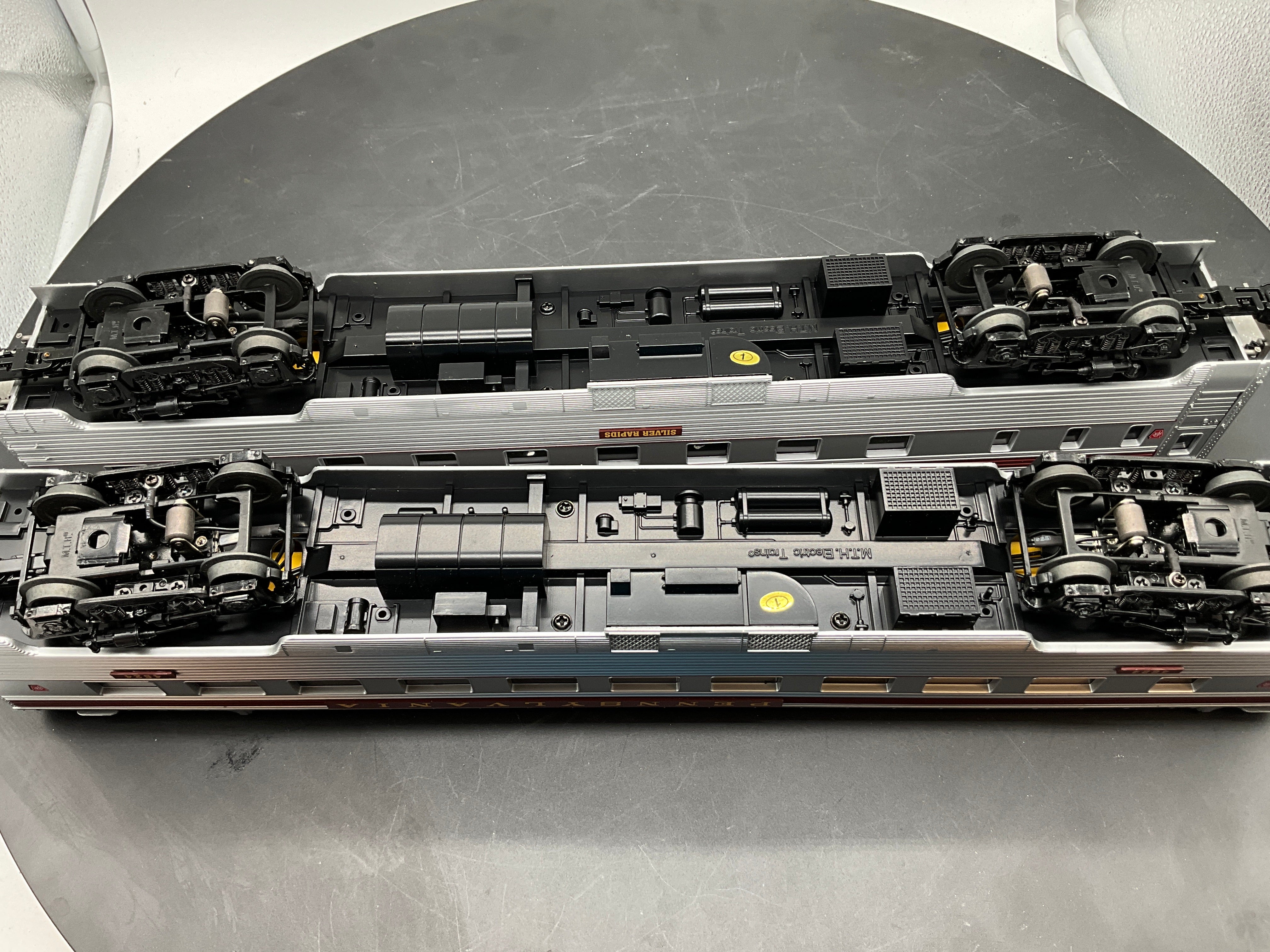 MTH Premier 20-66174 Pennsylvania Railroad 2-Car 70' Streamlined Sleeper/Diner Passenger Set (Ribbed Sided) O Scale Like New - Image 2