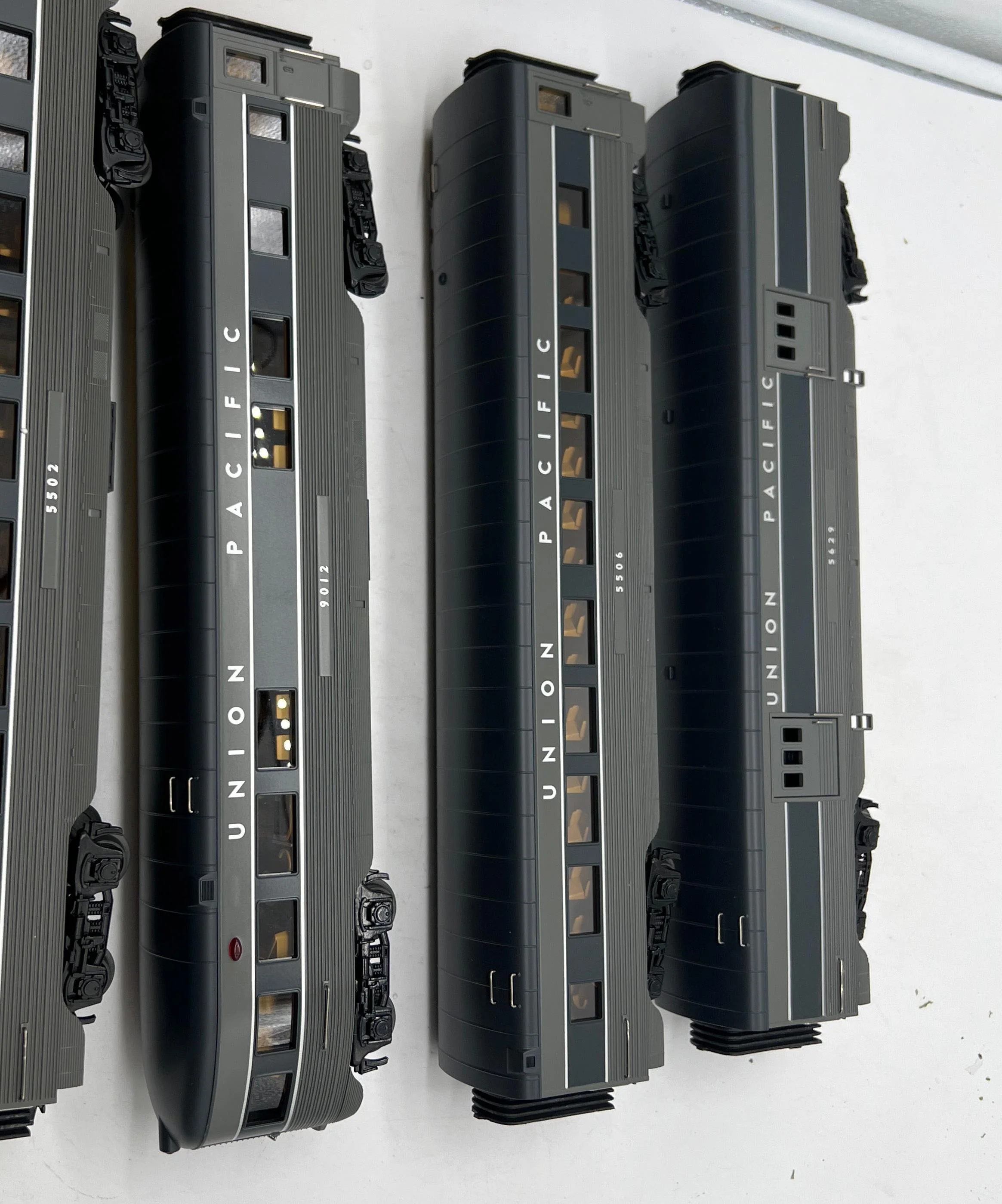 MTH Railking 30-1514P Union Pacific UP 4 Passenger Cars Gray O SCALE Like New - Image 3