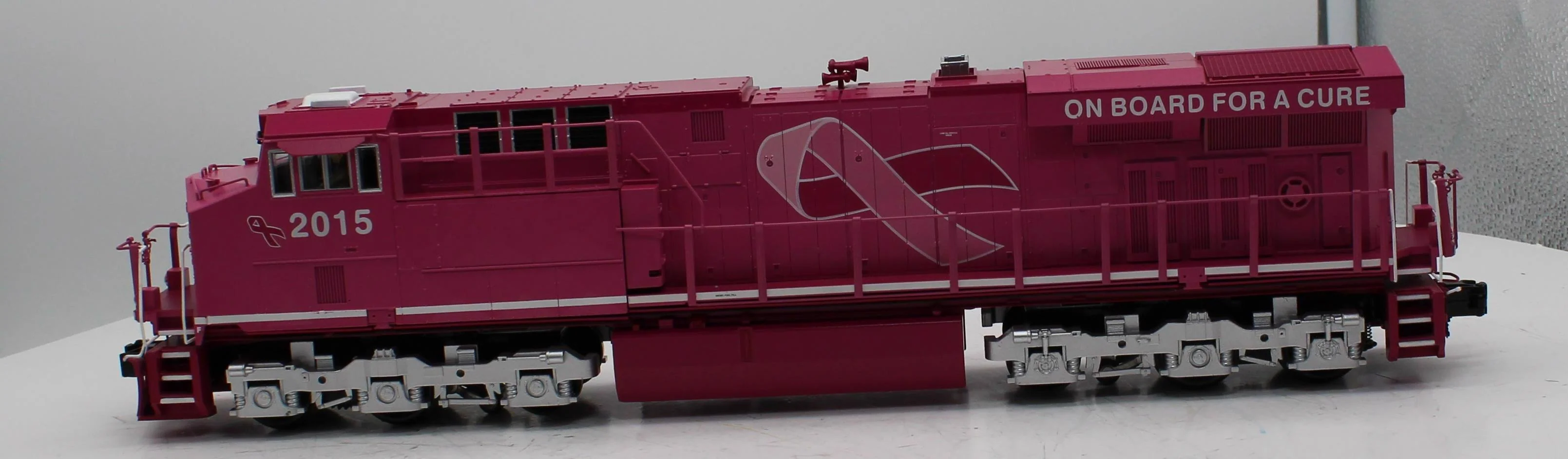 MTH Railking 30-20322-1E Breast Cancer Awareness ES44AC Imperial Diesel With Proto-Sound 3.0 O SCALE Used Excellent - Image 3