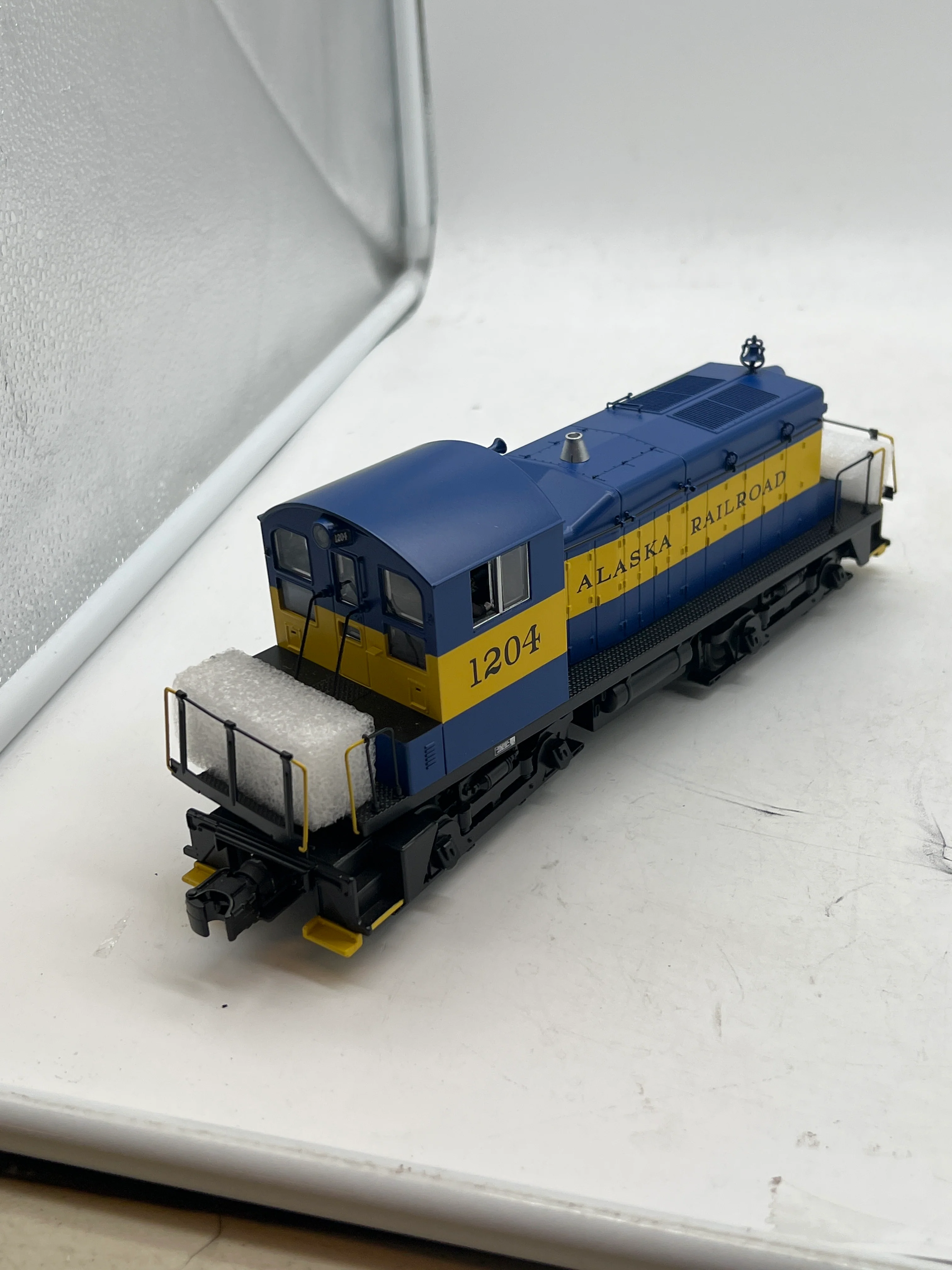 MTH Railking 30-20600-1 Alaska SW-1 Switcher Diesel Engine - Alaska #1204 With Proto-Sound 3.0. O SCALE Like New - Image 3