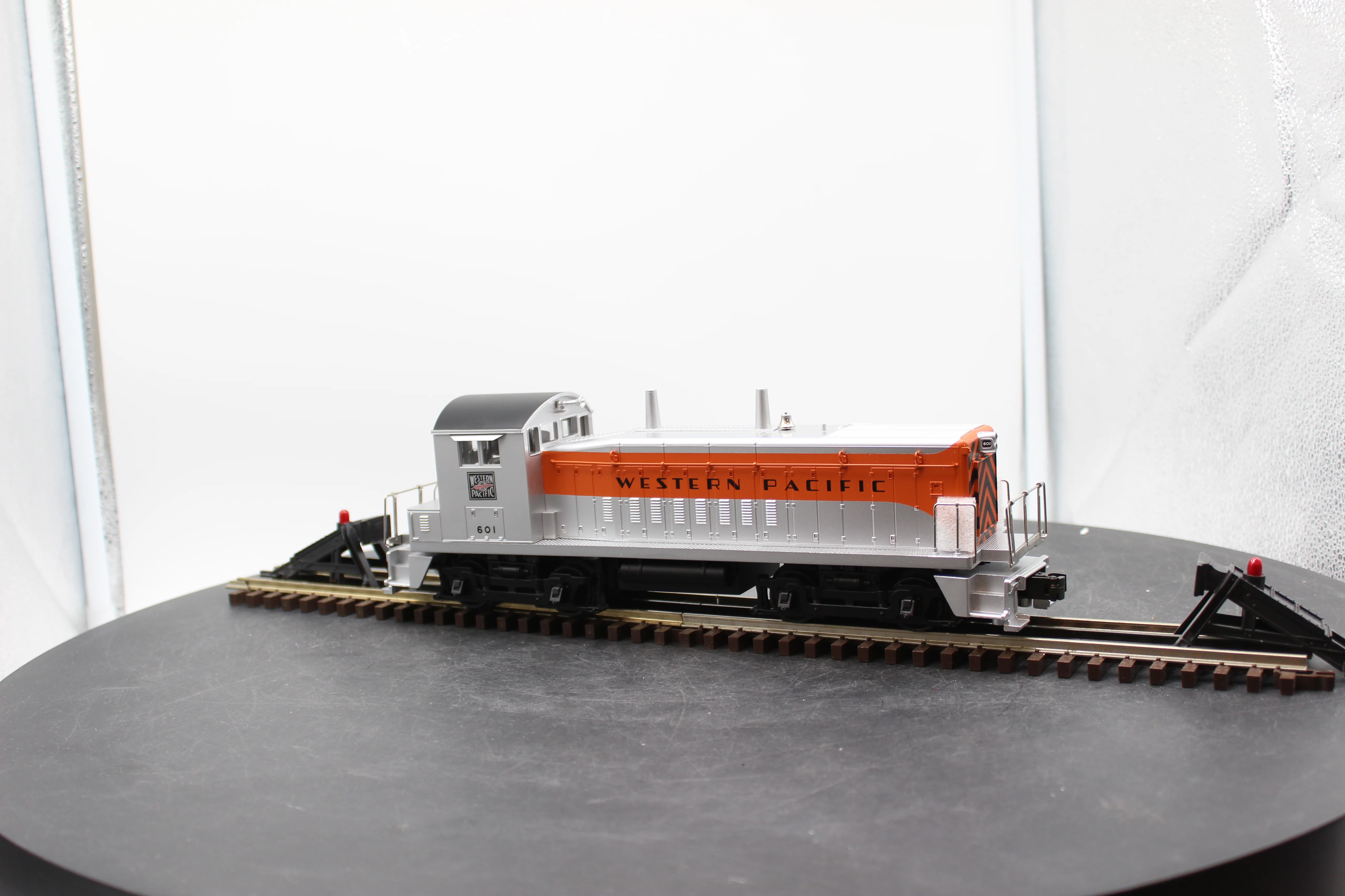 MTH Railking 30-2184-1 Western Pacific WP SW-9 Diesel Engine With Protosound O SCALE NEW - Image 4
