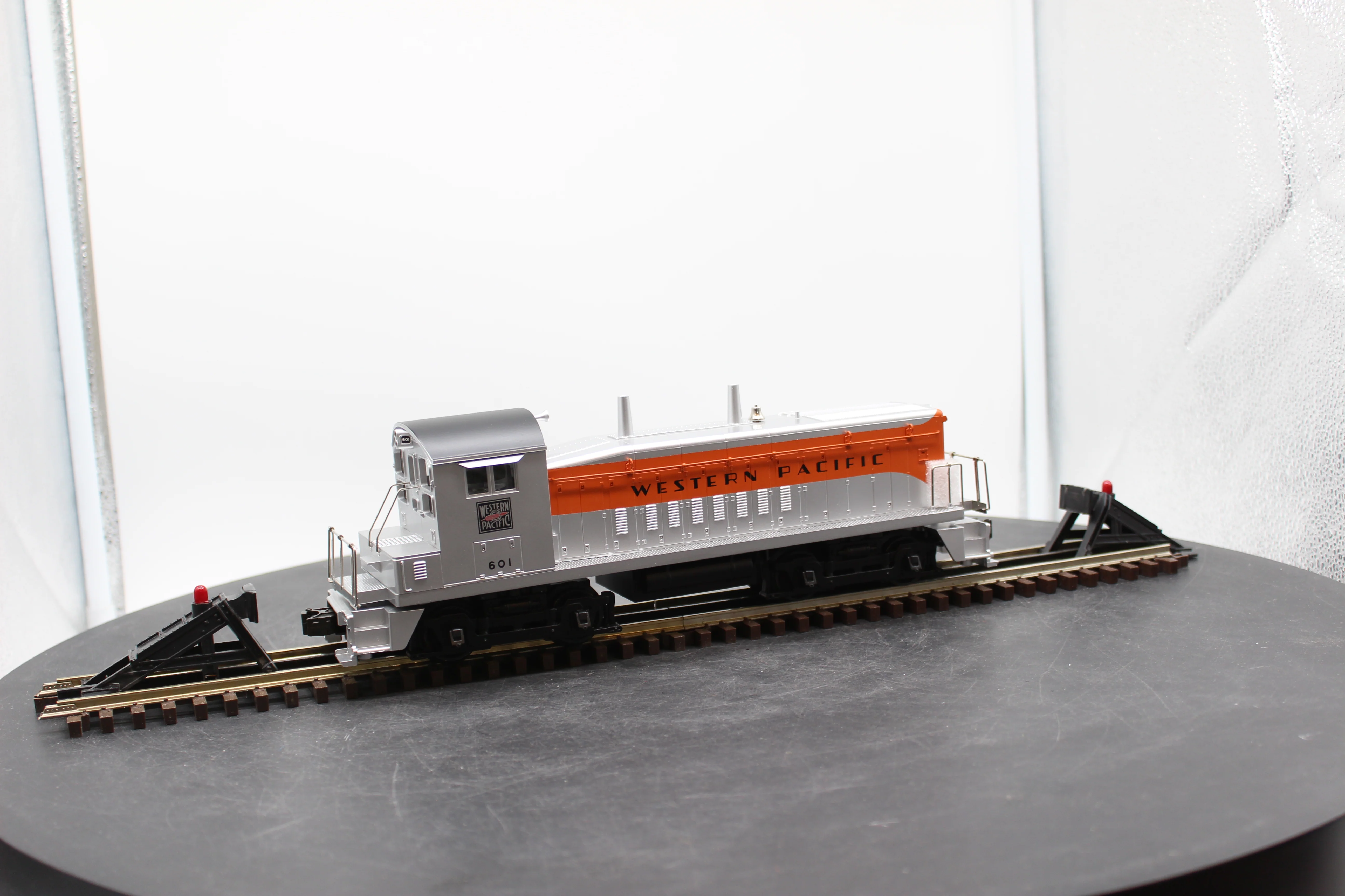 MTH Railking 30-2184-1 Western Pacific WP SW-9 Diesel Engine With Protosound O SCALE NEW - Image 5