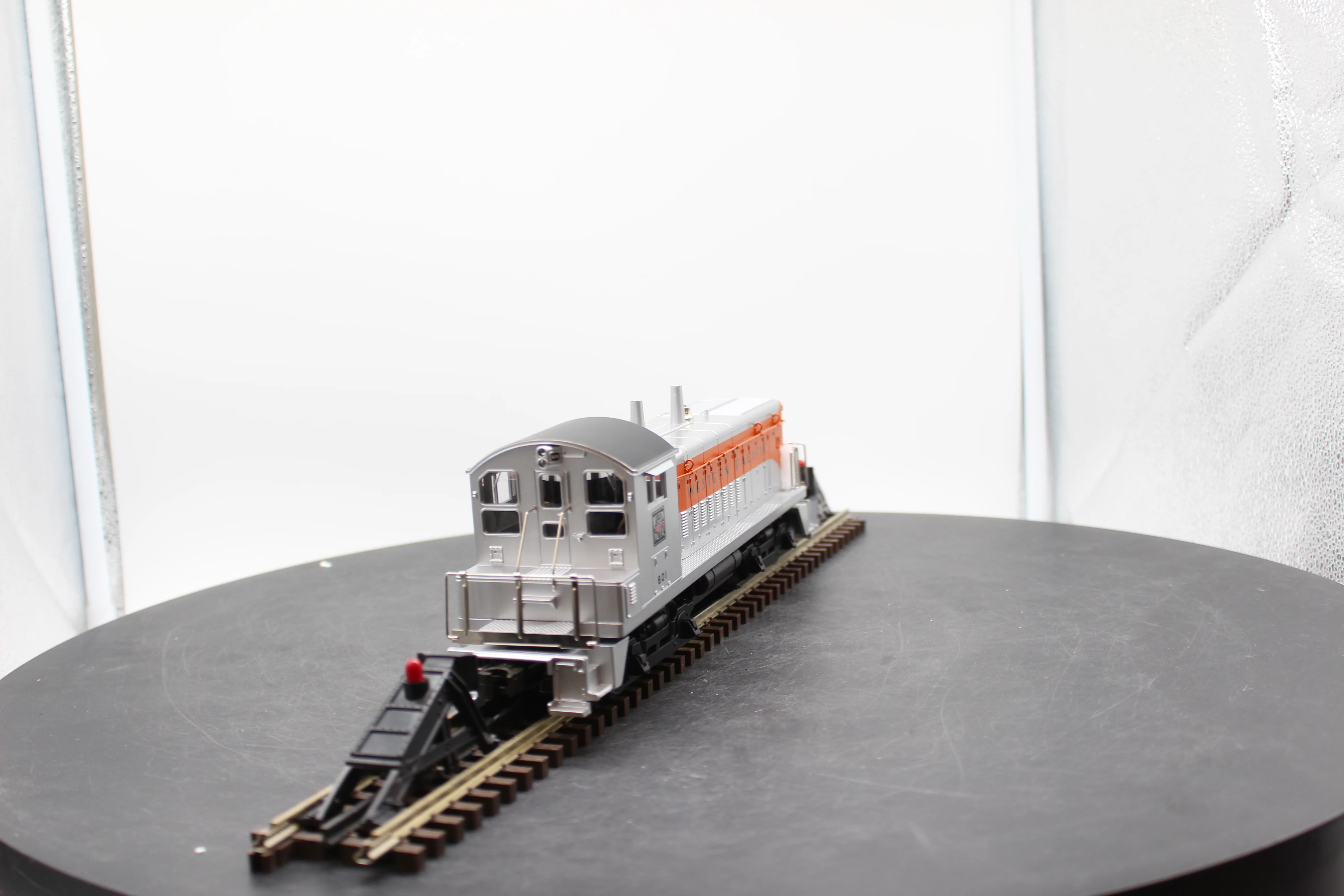 MTH Railking 30-2184-1 Western Pacific WP SW-9 Diesel Engine With Protosound O SCALE NEW - Image 6