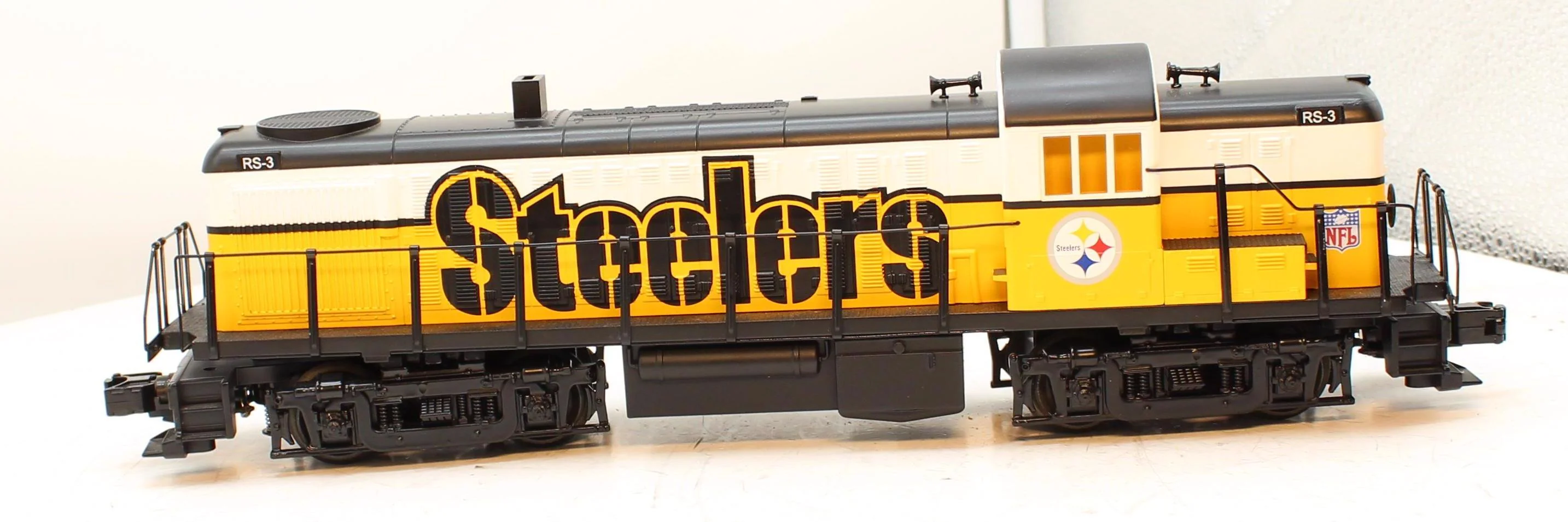 MTH Railking 30-4177-1E Pittsburgh Steelers Diesel Engine O SCALE Like New - Image 3