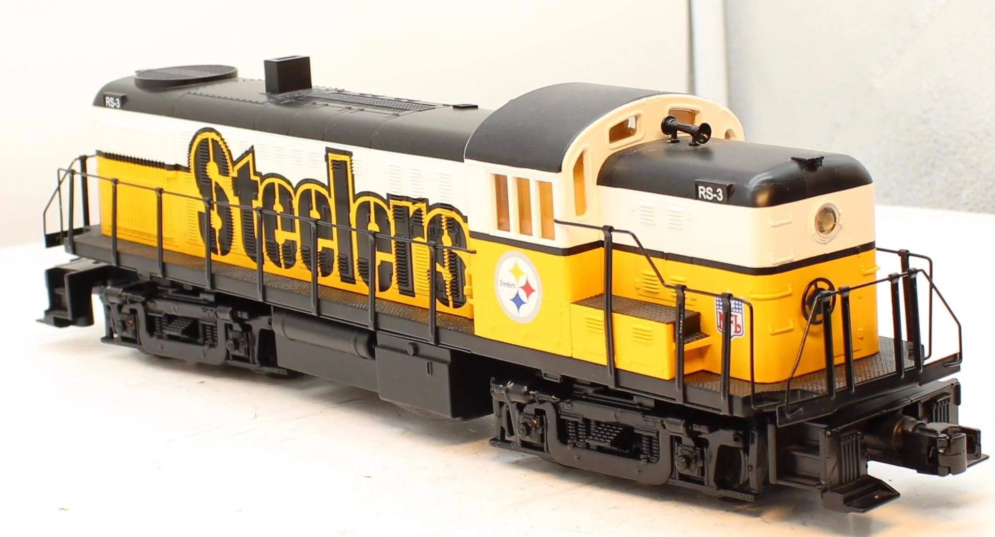 MTH Railking 30-4177-1E Pittsburgh Steelers Diesel Engine O SCALE Like New - Image 4