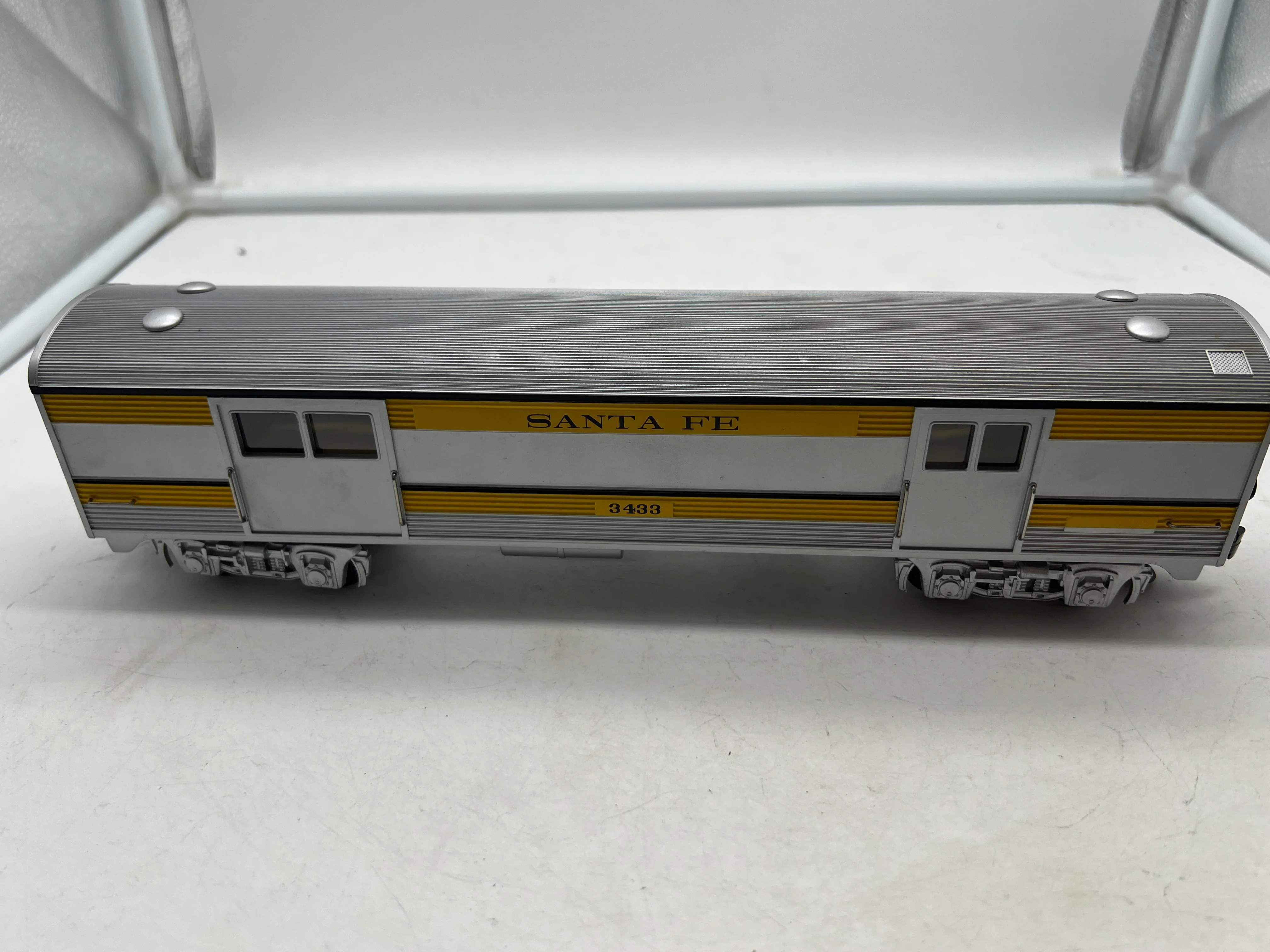 MTH Railking 30-4186A Santa Fe Streamlined Baggage Car O Scale Like New - Image 3