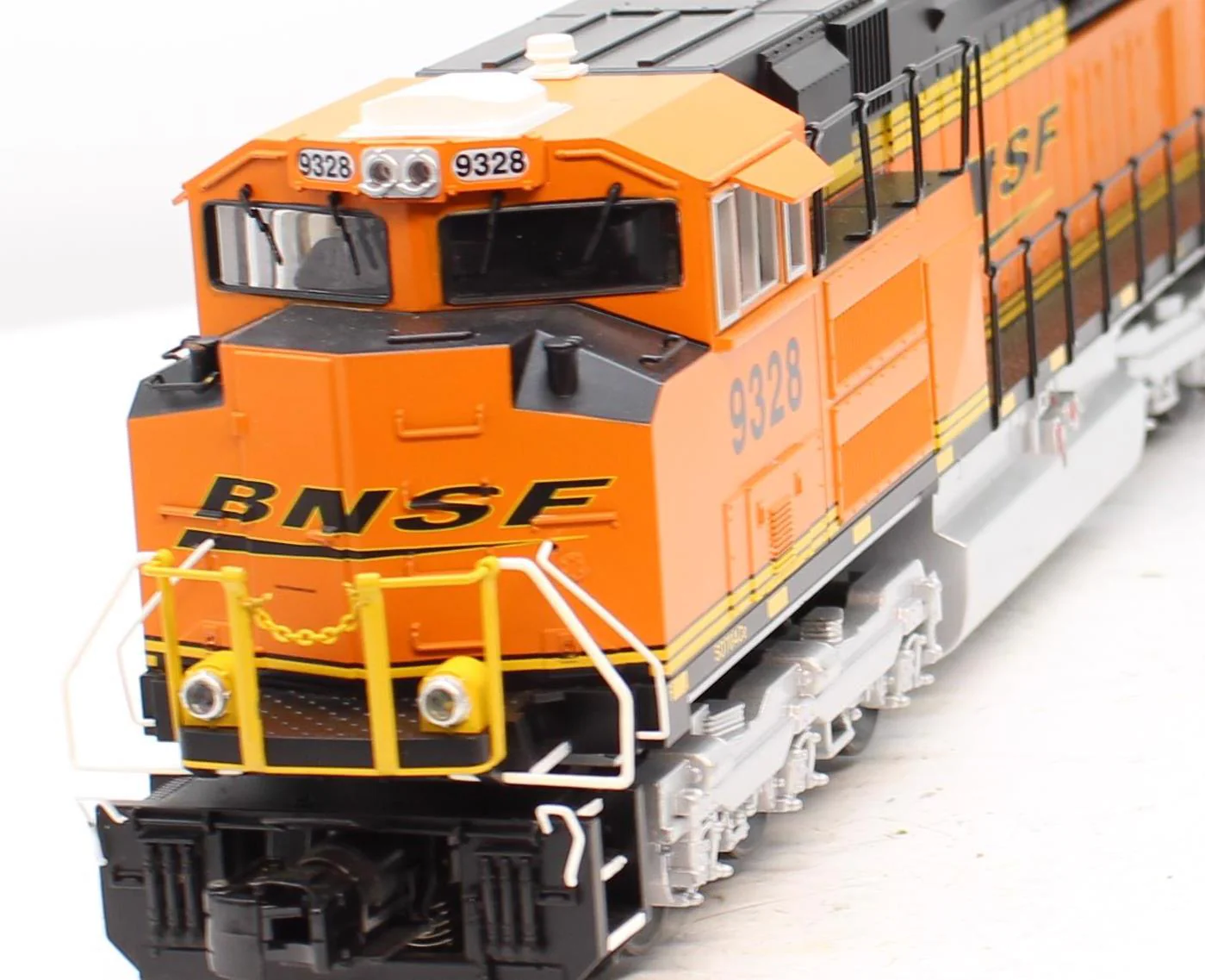MTH Railking 30-4232-1E BNSF SD70ACe Diesel Locomotive With Proto-Sound 3.0 O SCALE NEW - Image 5