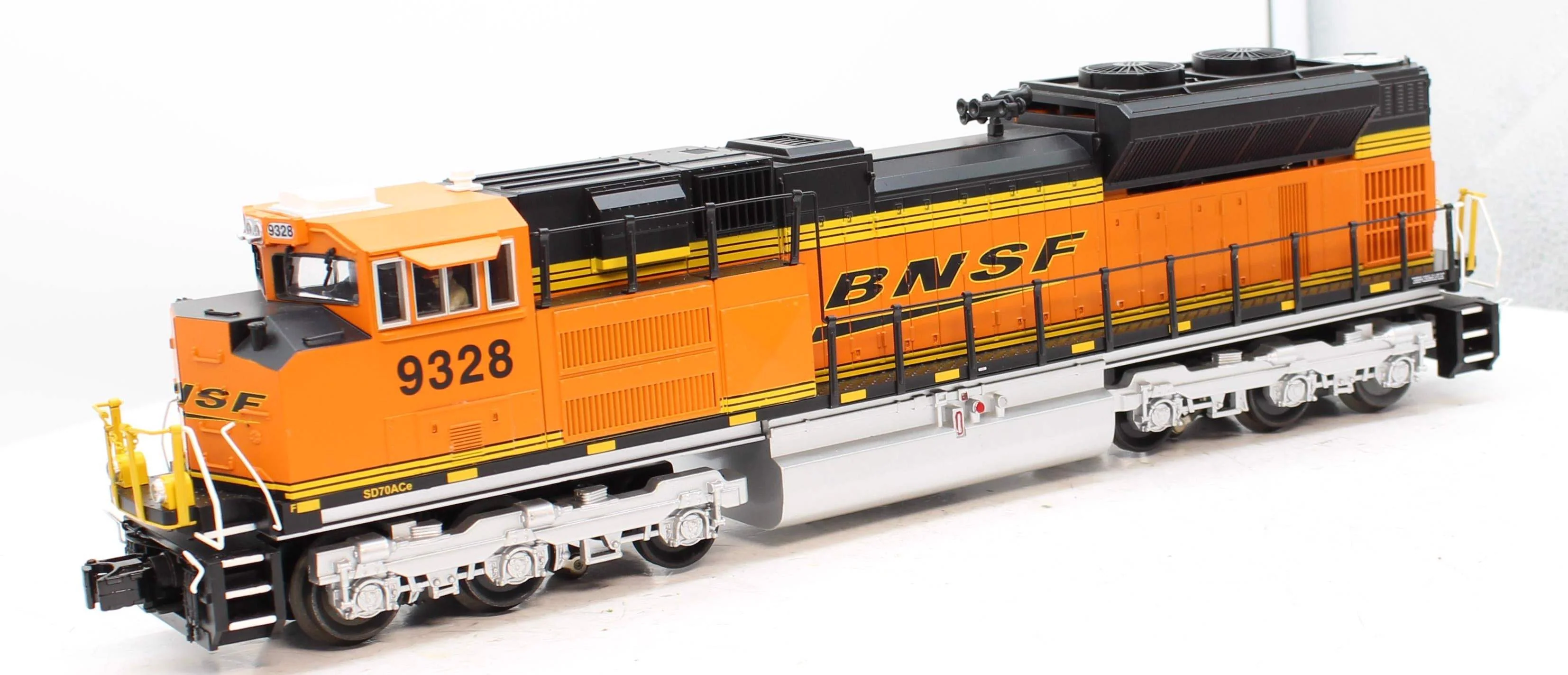 MTH Railking 30-4232-1E BNSF SD70ACe Diesel Locomotive With Proto-Sound 3.0 O SCALE NEW - Image 6