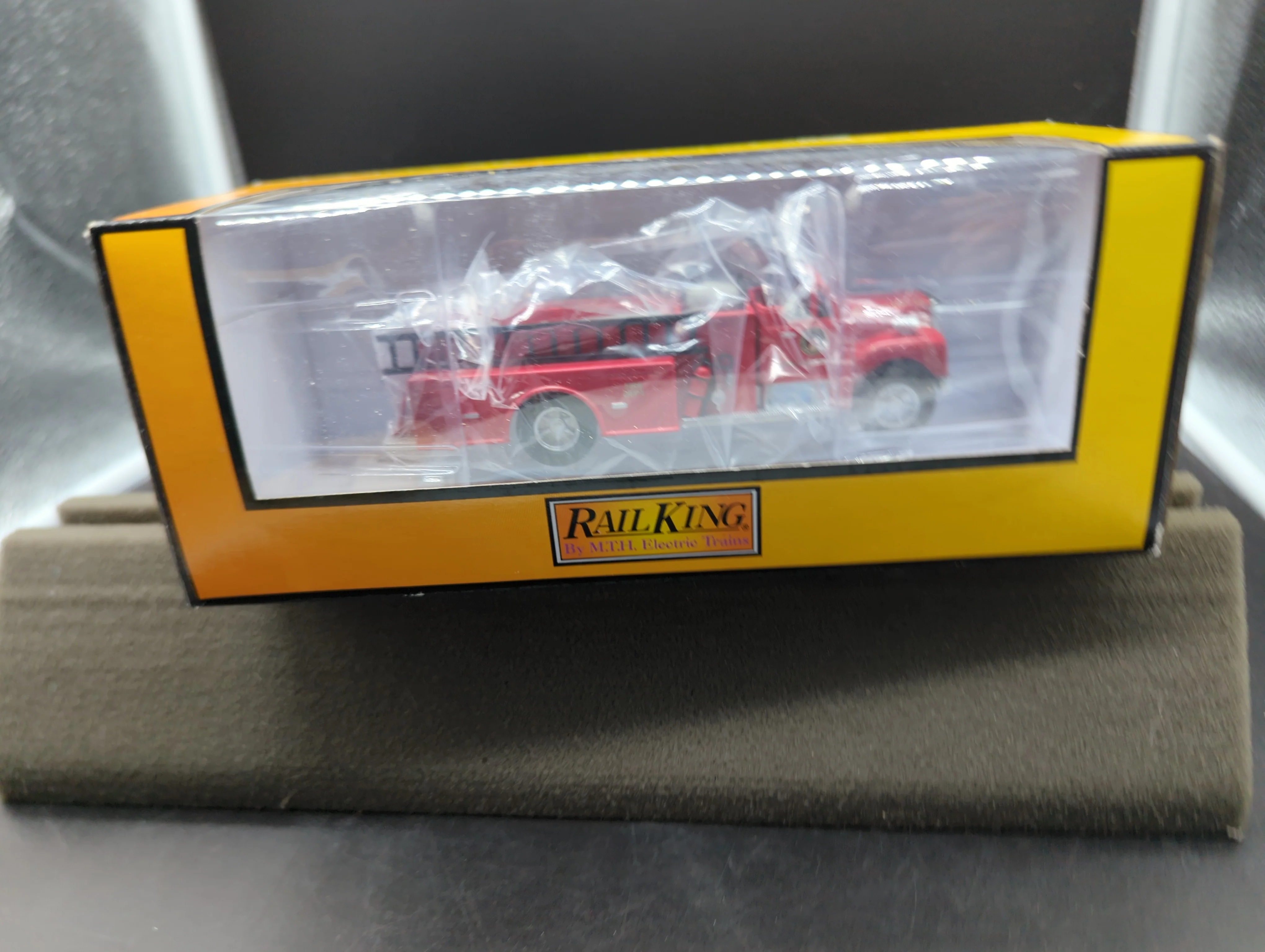 MTH Railking 30-50101 Philadelphia Fire Department. O SCALE Like New - Image 5