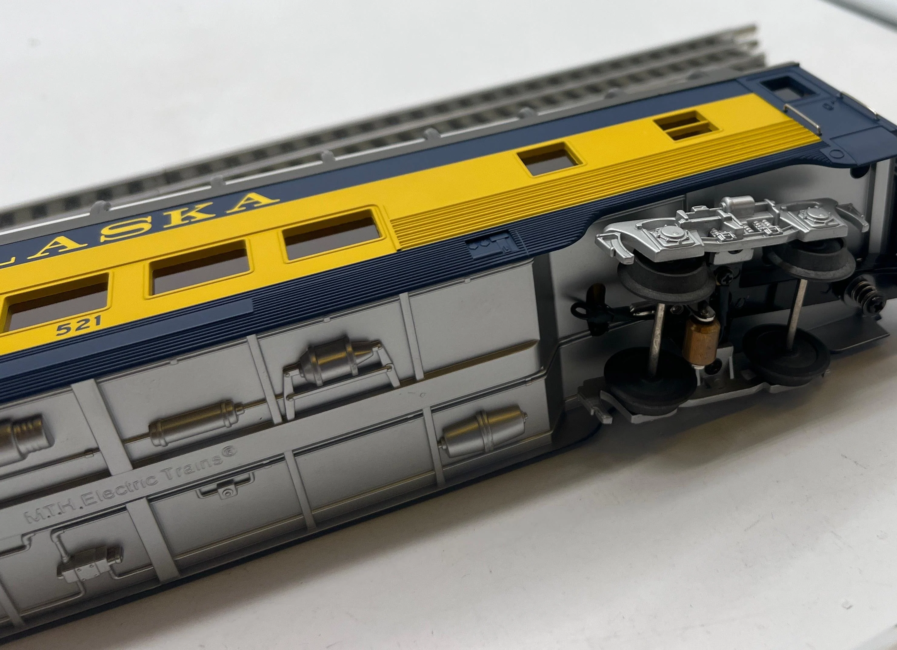 MTH Railking 30-67012 Alaska 60' Streamlined Full-Length Vista Dome Car O SCALE NEW - Image 3