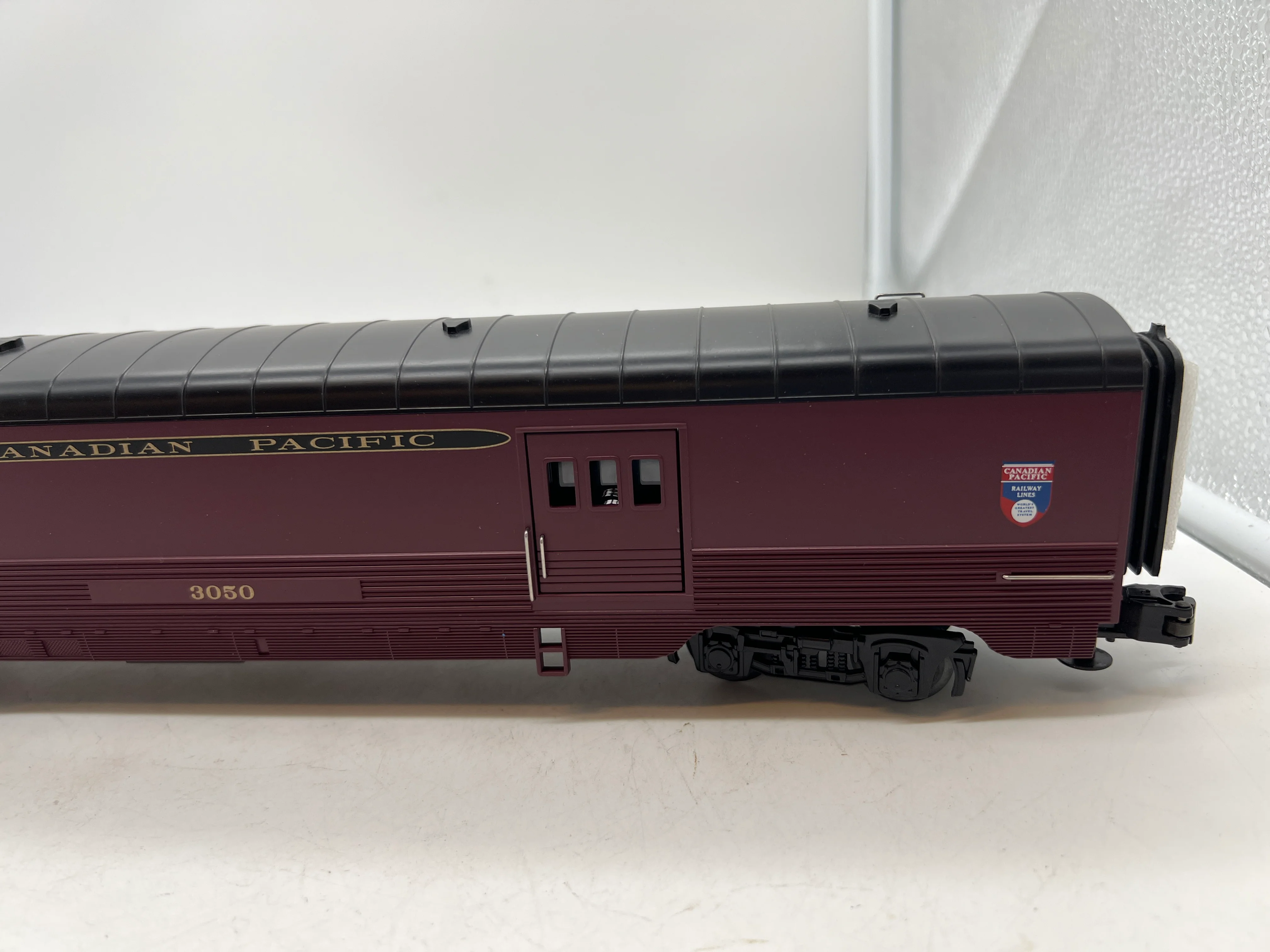 MTH Railking 30-6732 Canadian Pacific 60' Streamlined ABS Coach Car Coach No. 2100. O SCALE Like New - Image 3