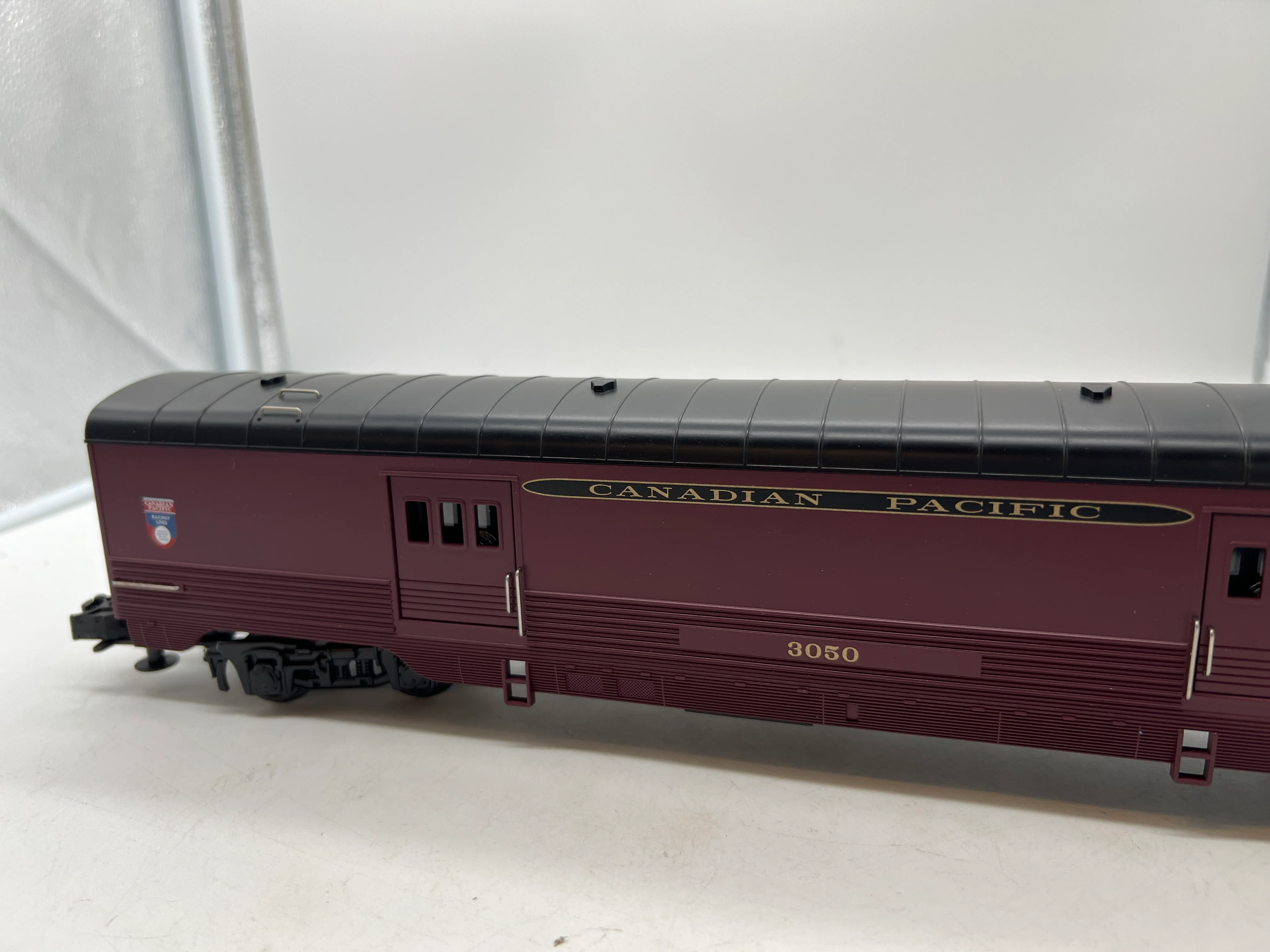 MTH Railking 30-6732 Canadian Pacific 60' Streamlined ABS Coach Car Coach No. 2100. O SCALE Like New - Image 4