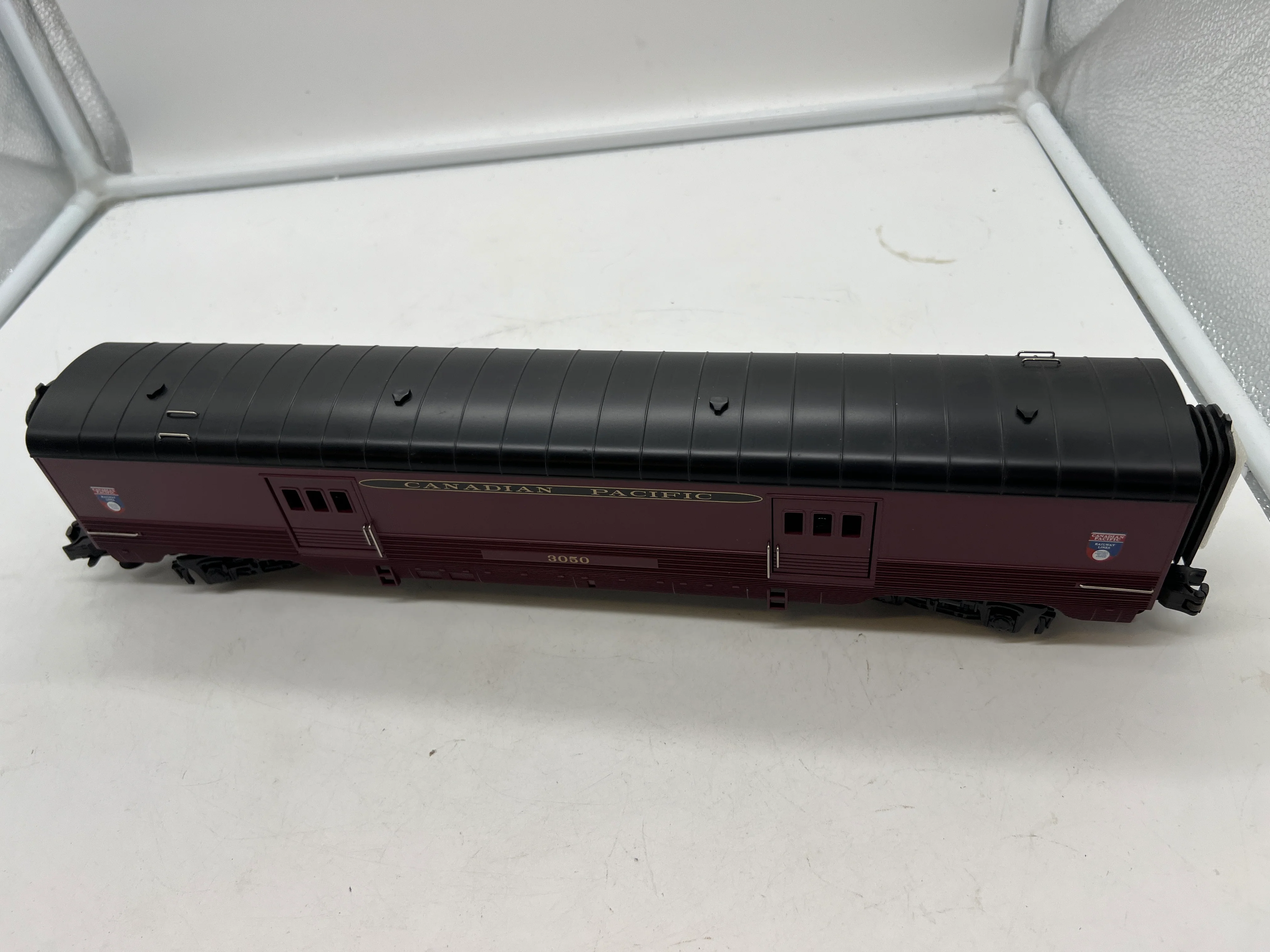 MTH Railking 30-6732 Canadian Pacific 60' Streamlined ABS Coach Car Coach No. 2100. O SCALE Like New - Image 7