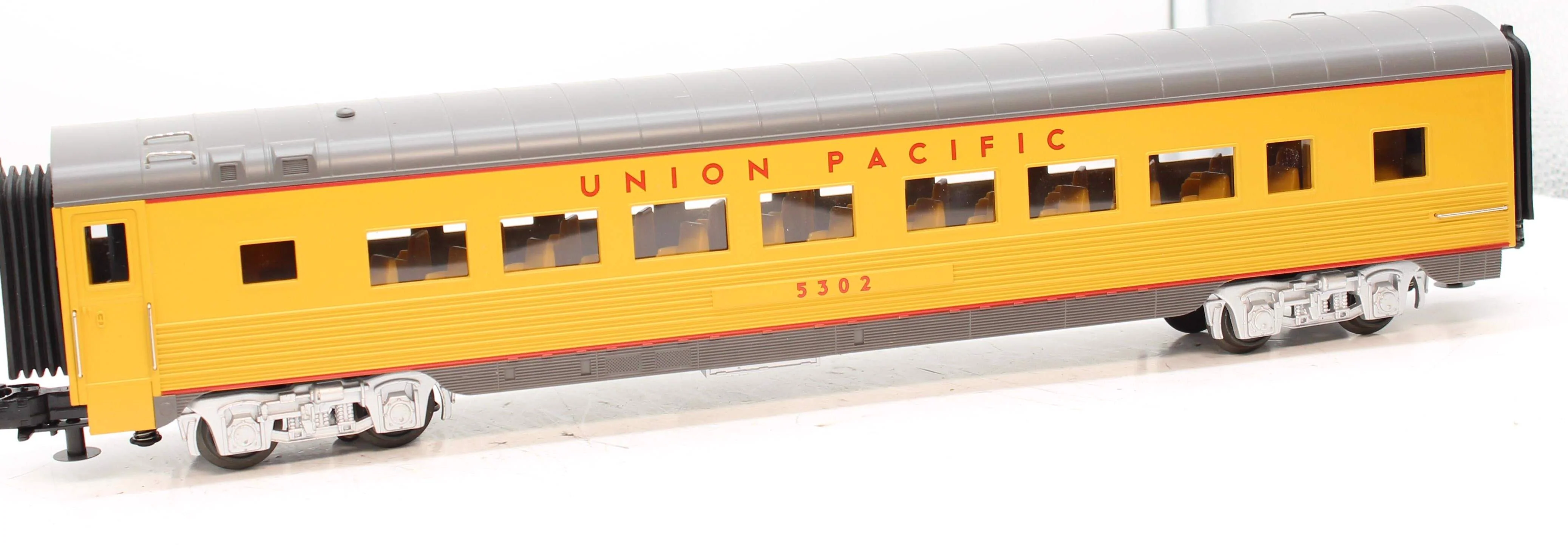 MTH Railking 30-67737 Union Pacific UP 60' Streamlined Coach Car O SCALE Like New Damaged Box - Image 9