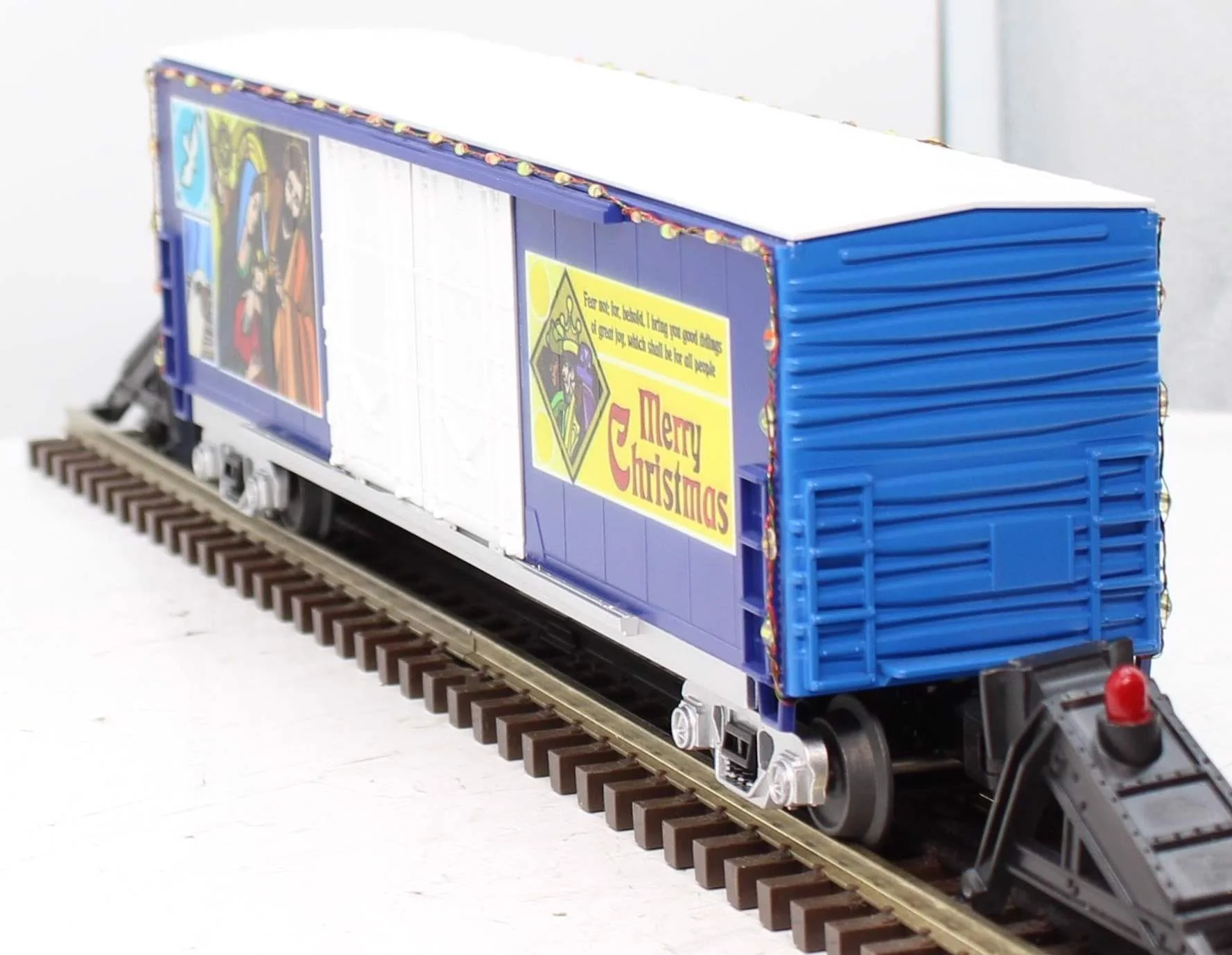 MTH Railking 30-70108D Christmas 50' Double Door Plugged Boxcar With LED Lights O SCALE Like New - Image 5