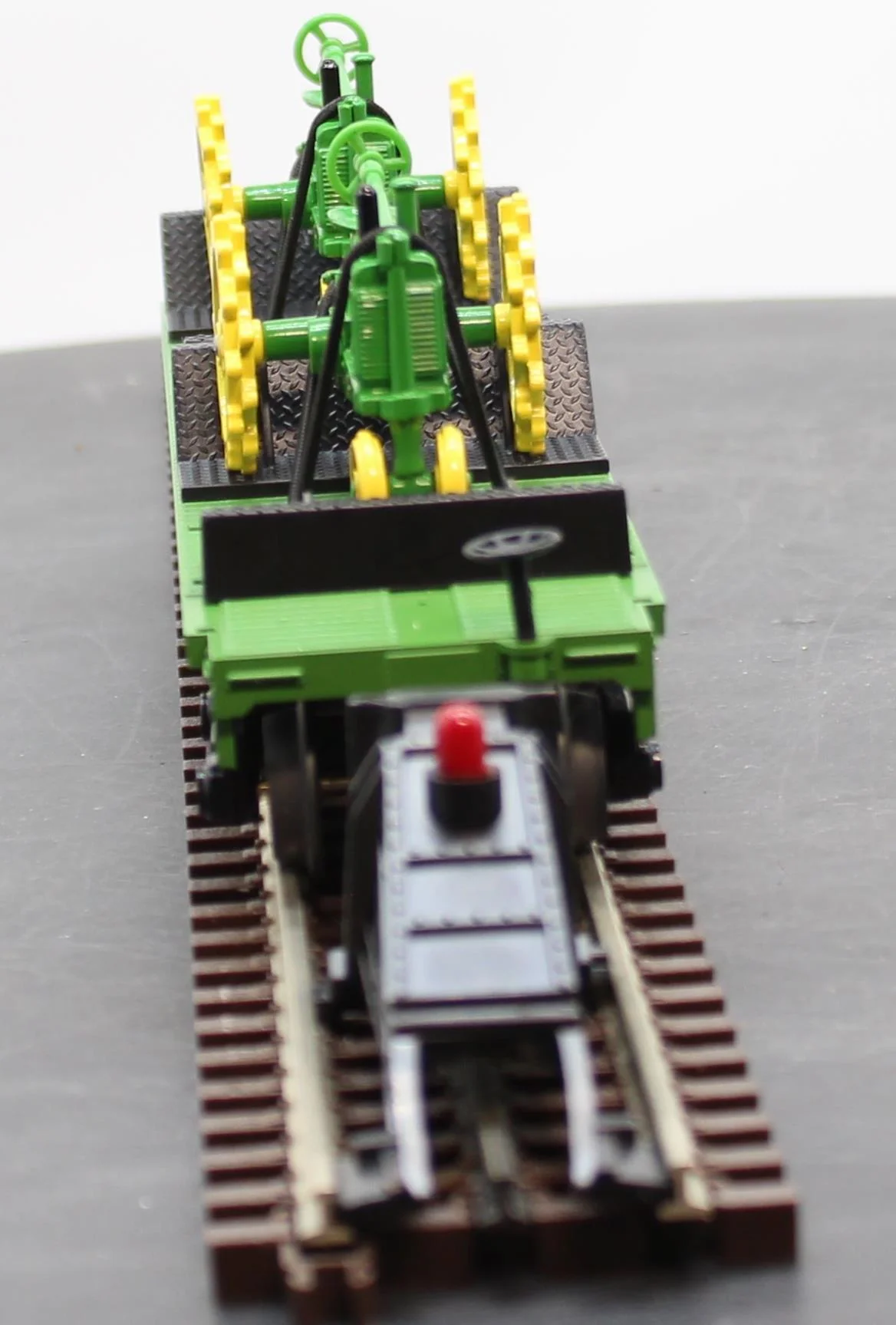 MTH Railking 30-7028A John Deere Flat Car O SCALE Like New - Image 4