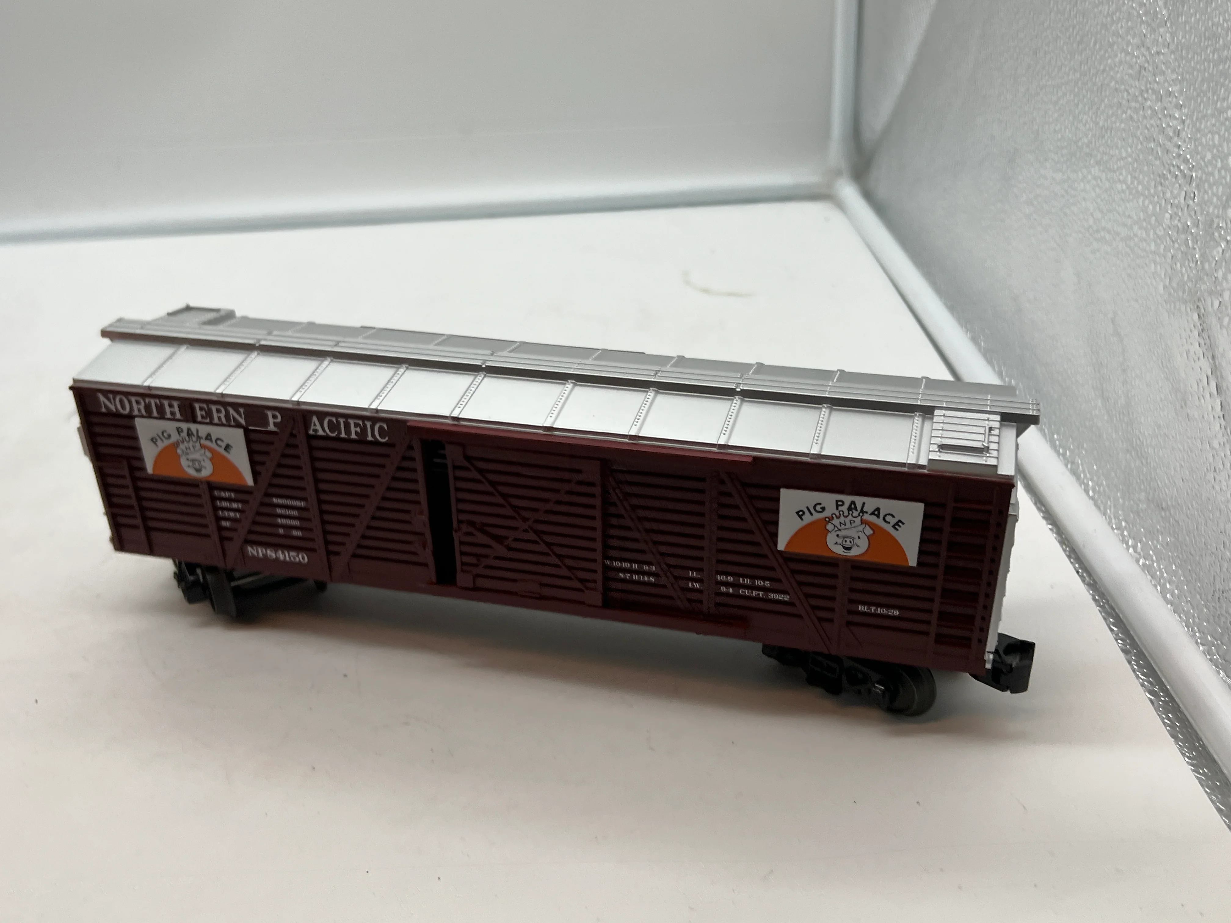 MTH Railking 30-7177 Northern Pacific Stock Car #84150. Pig palace O SCALE Like New - Image 5