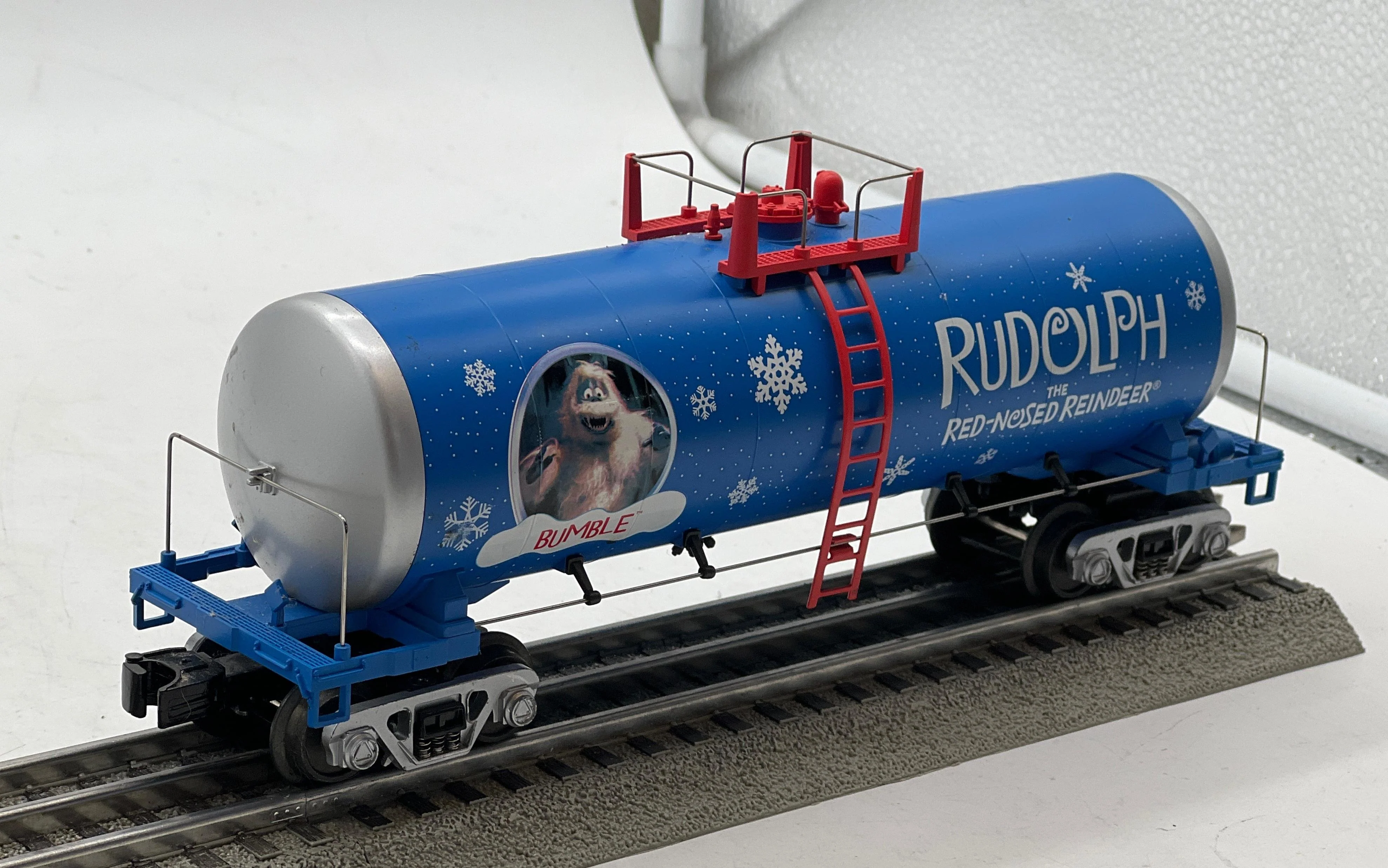MTH Railking 30-73236  Rudolph the Red Nosed Reindeer Bumble Tank Car O SCALE Used Excellent