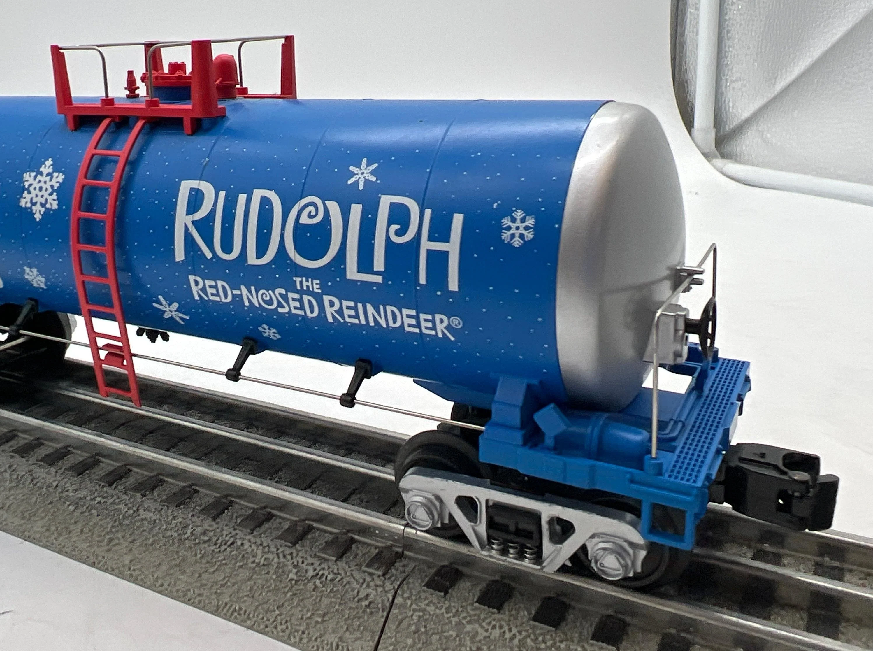 MTH Railking 30-73236  Rudolph the Red Nosed Reindeer Bumble Tank Car O SCALE Used Excellent - Image 3
