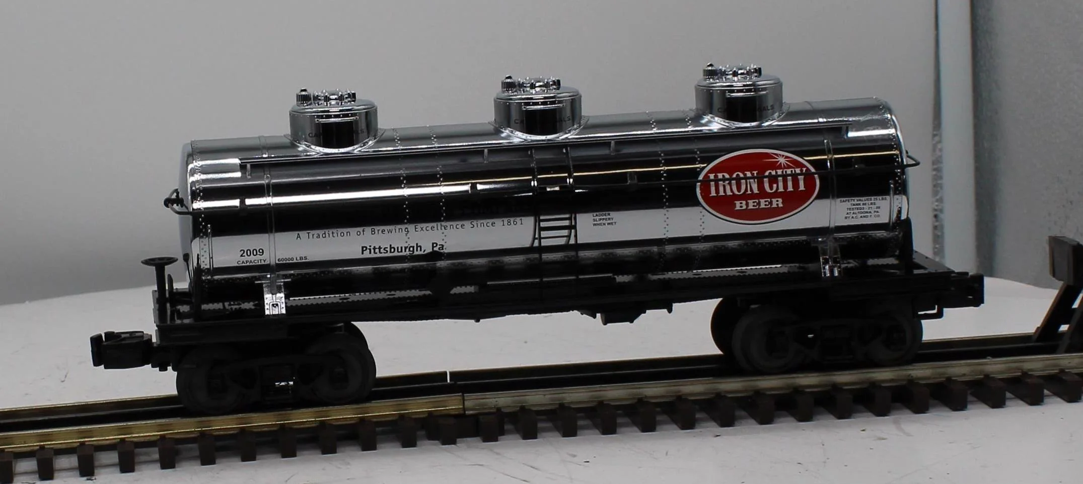 MTH Railking 30-73290 PBC - Iron City 3-Dome Tank Car O SCALE Like New - Image 3