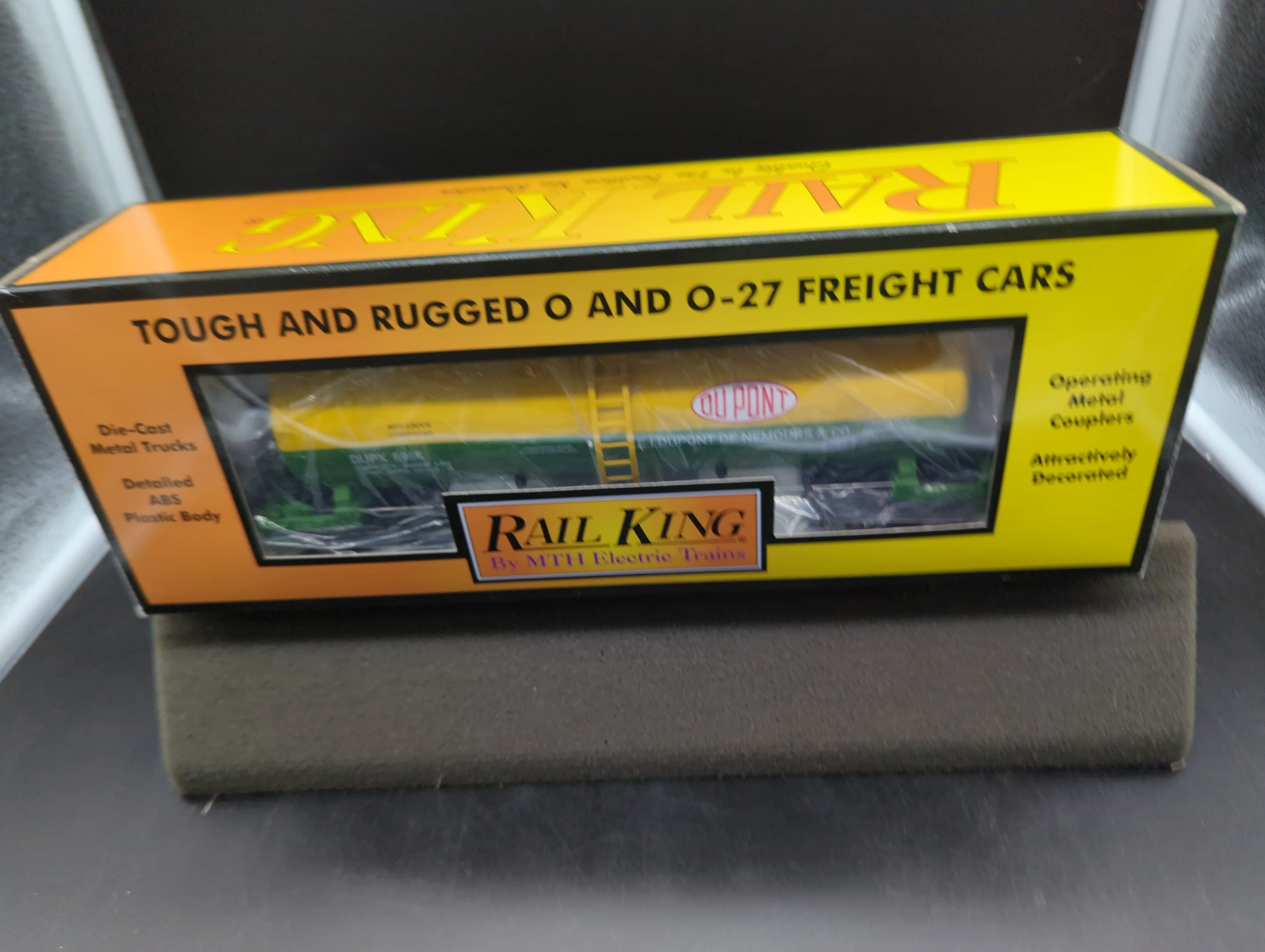 MTH Railking 30-73555 DuPont Modern Tank Car DUPX  #6966. O SCALE Like New - Image 7