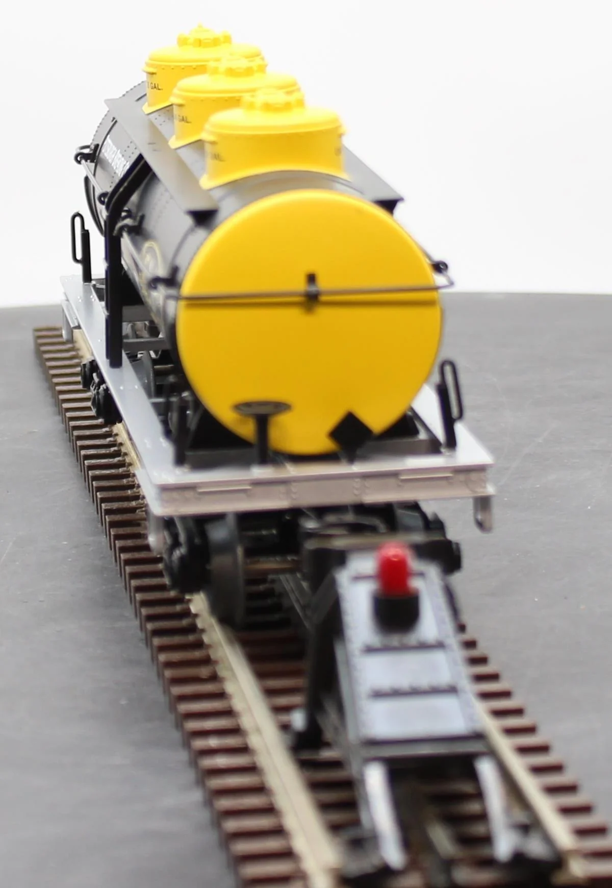 MTH Railking 30-7367 Iron City RailKing 3-Dome Tank Car Light Car No. PBC1861 O SCALE Used Excellent - Image 5