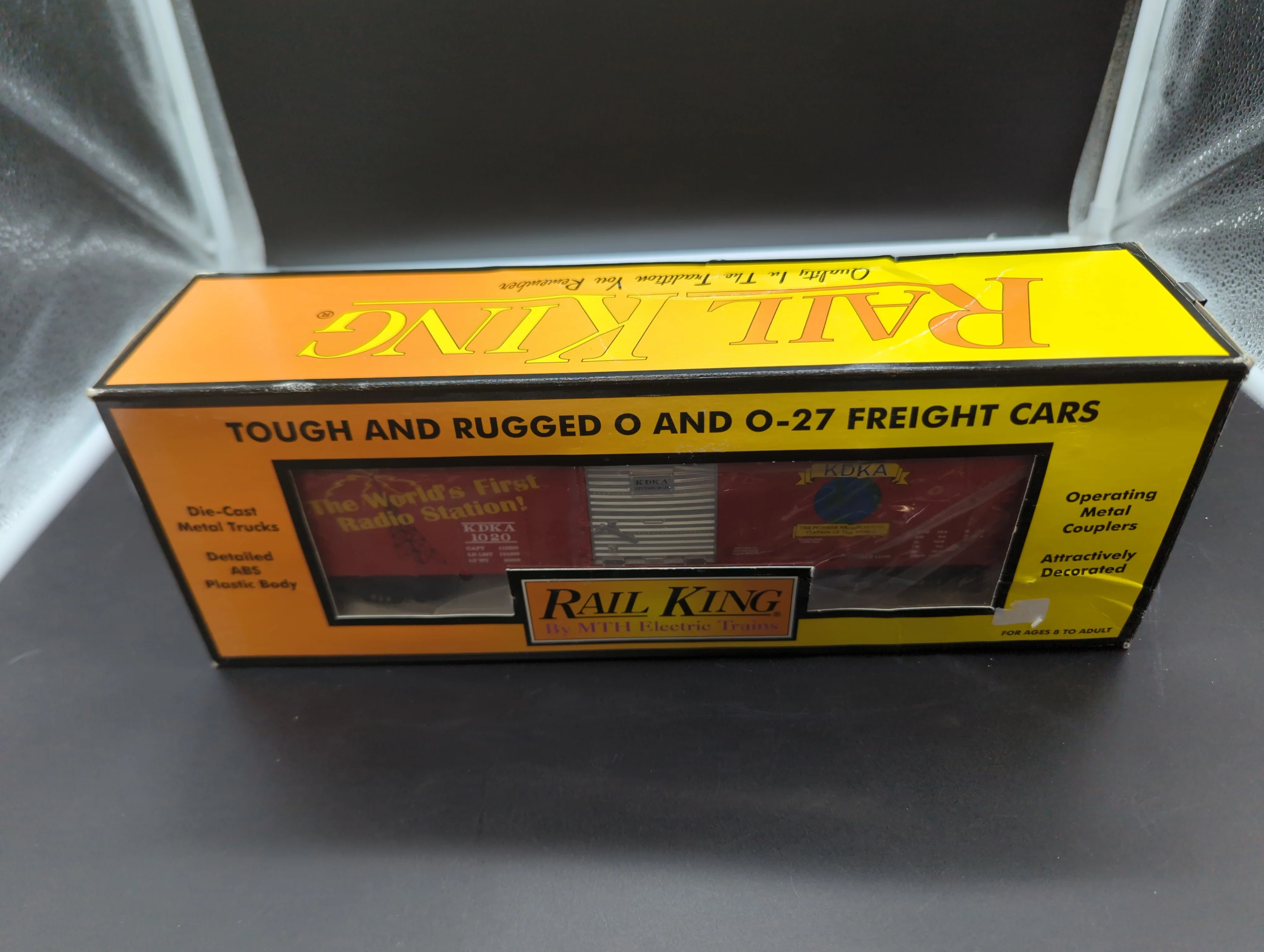MTH Railking 30-74089 KDKA - Oval Logo Box Car - KDKA - Oval Logo O SCALE Like New damaged box - Image 3
