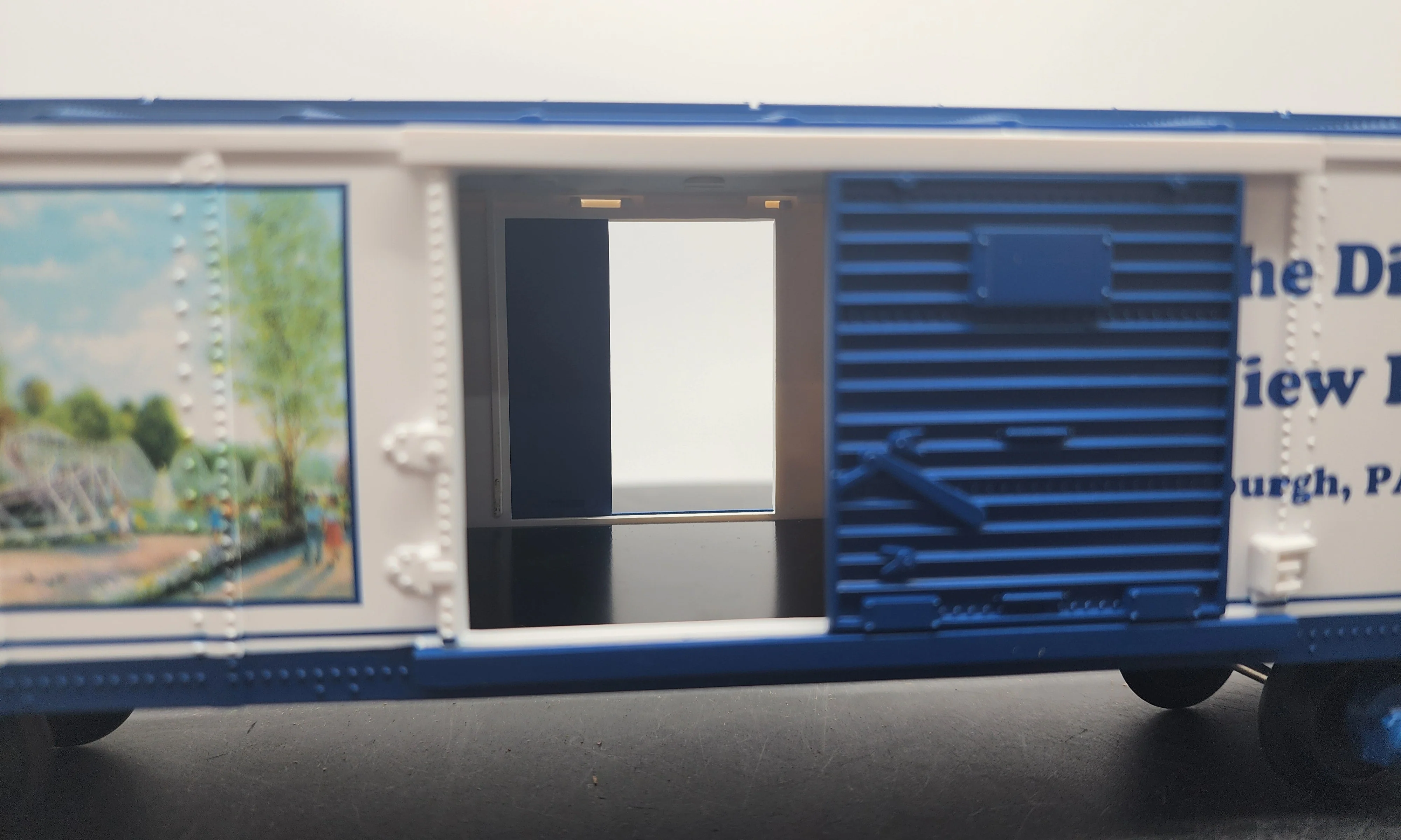 MTH Railking 30-74123 West View Dips O SCALE RailKing Box Car (Linda Barnicott signed card/photo included) Used Excellent - Image 2