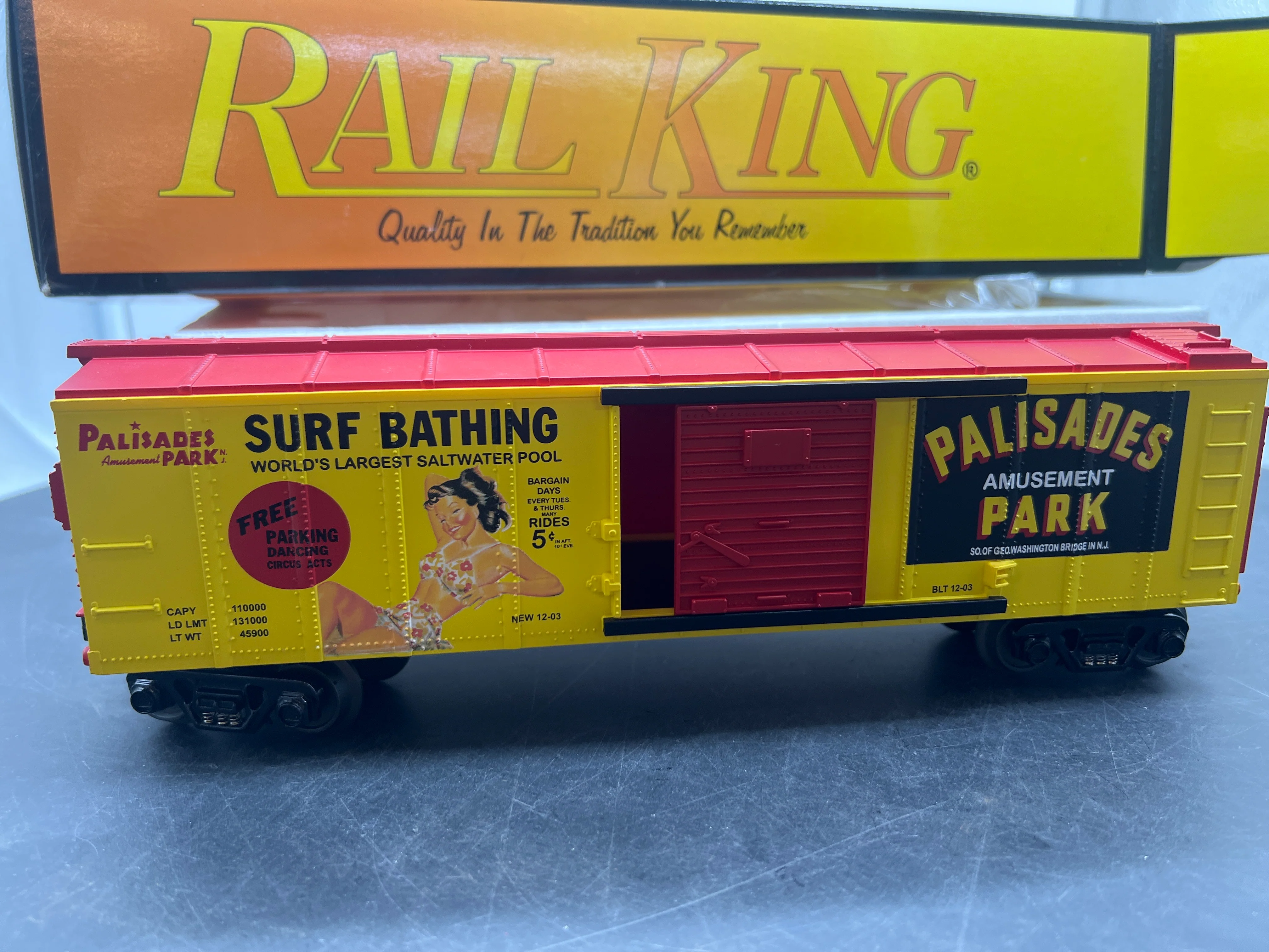 MTH Railking 30-74124 Pallisades Park - Bathing Beauty RailKing Box Car. O SCALE Like New